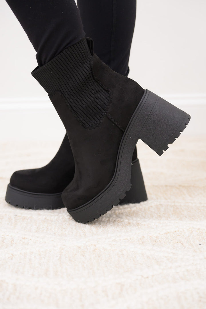 Super Chunky Chelsea Ankle Booties - Black