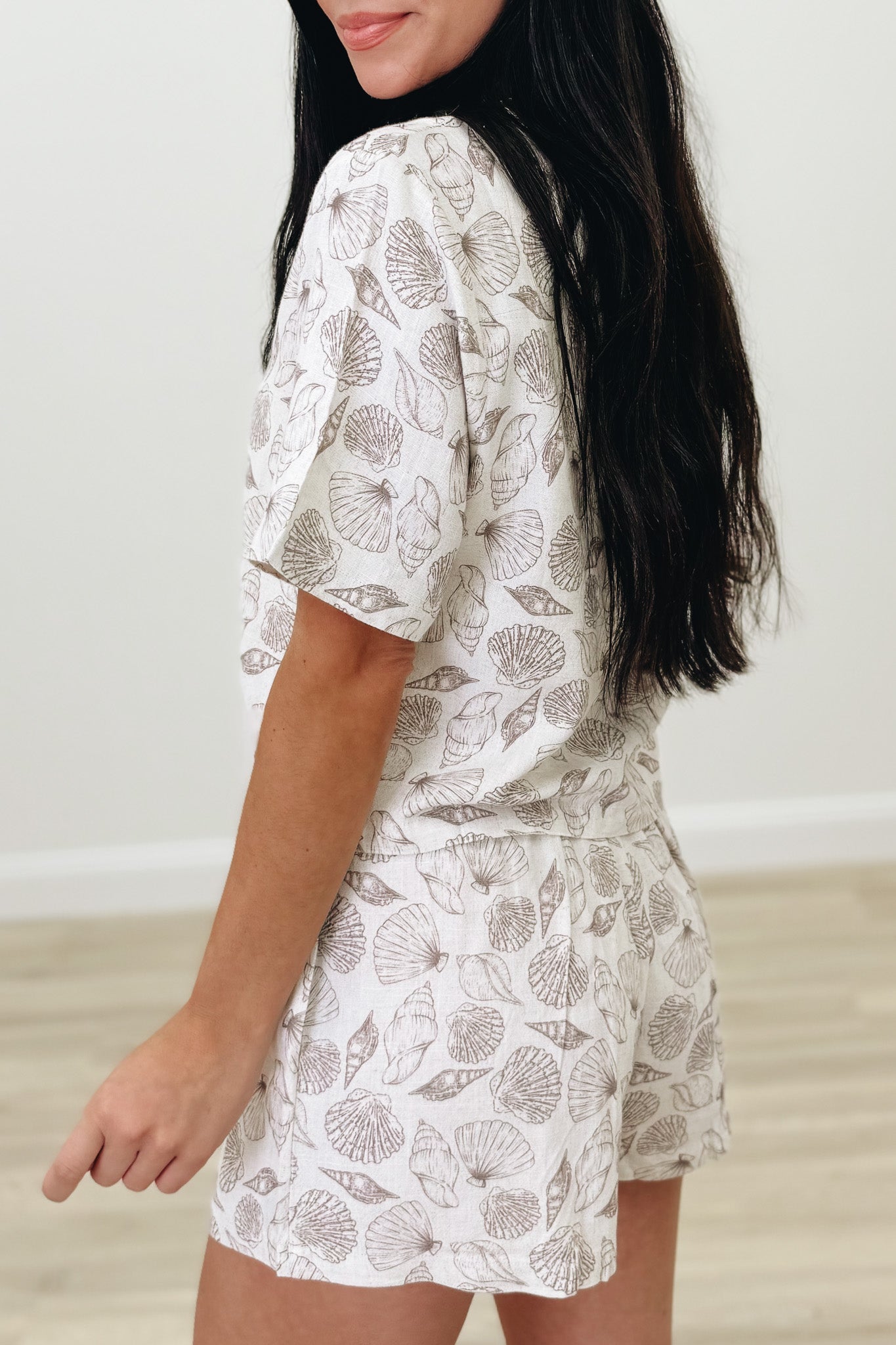 Seashells By The Seashore Shorts - Taupe Siren