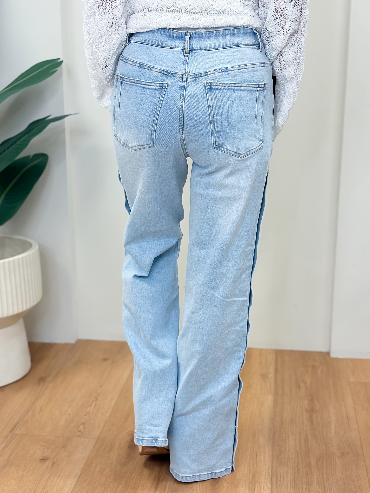 Snap Back Season Wide Leg Jeans