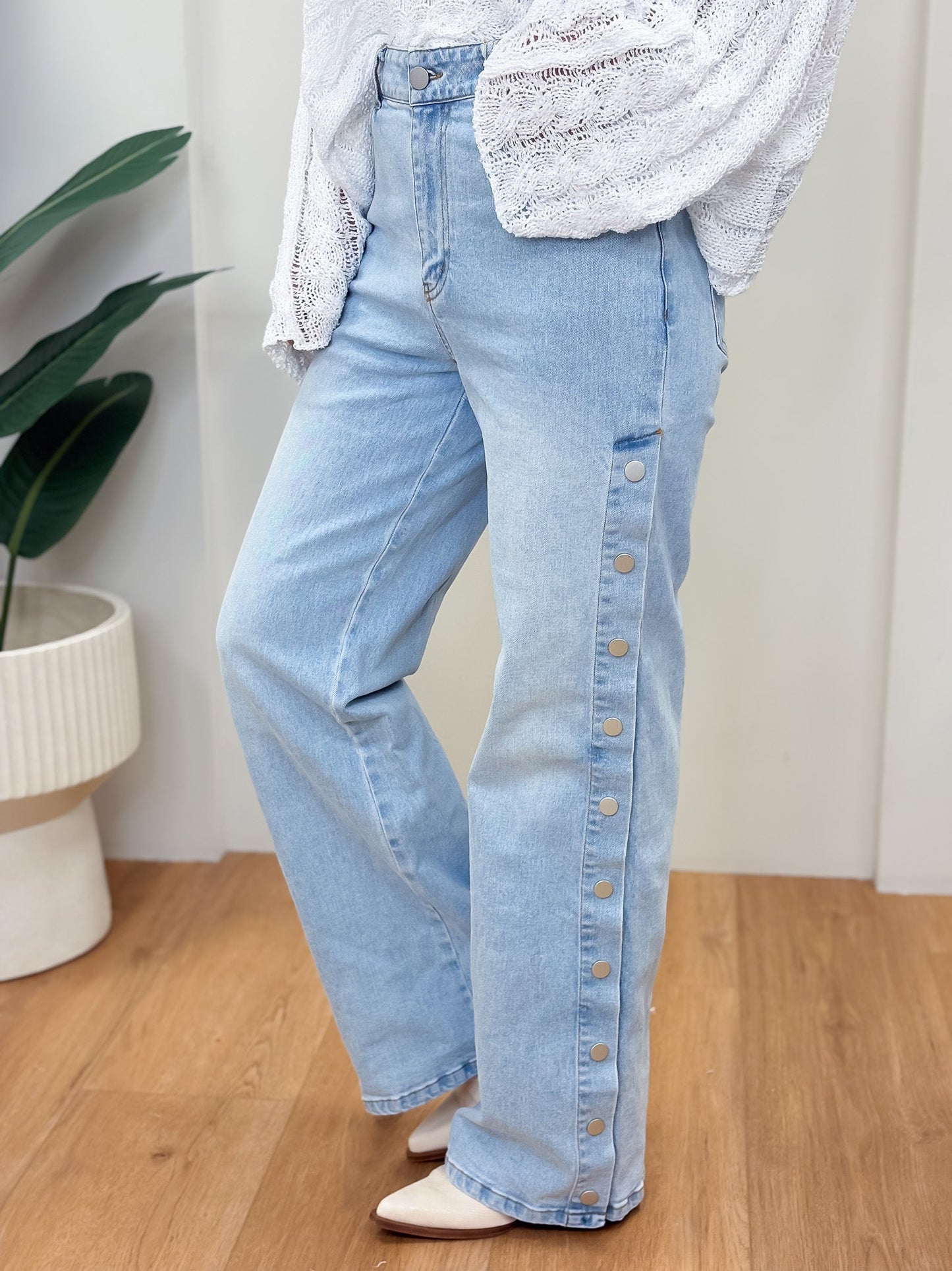 Snap Back Season Wide Leg Jeans