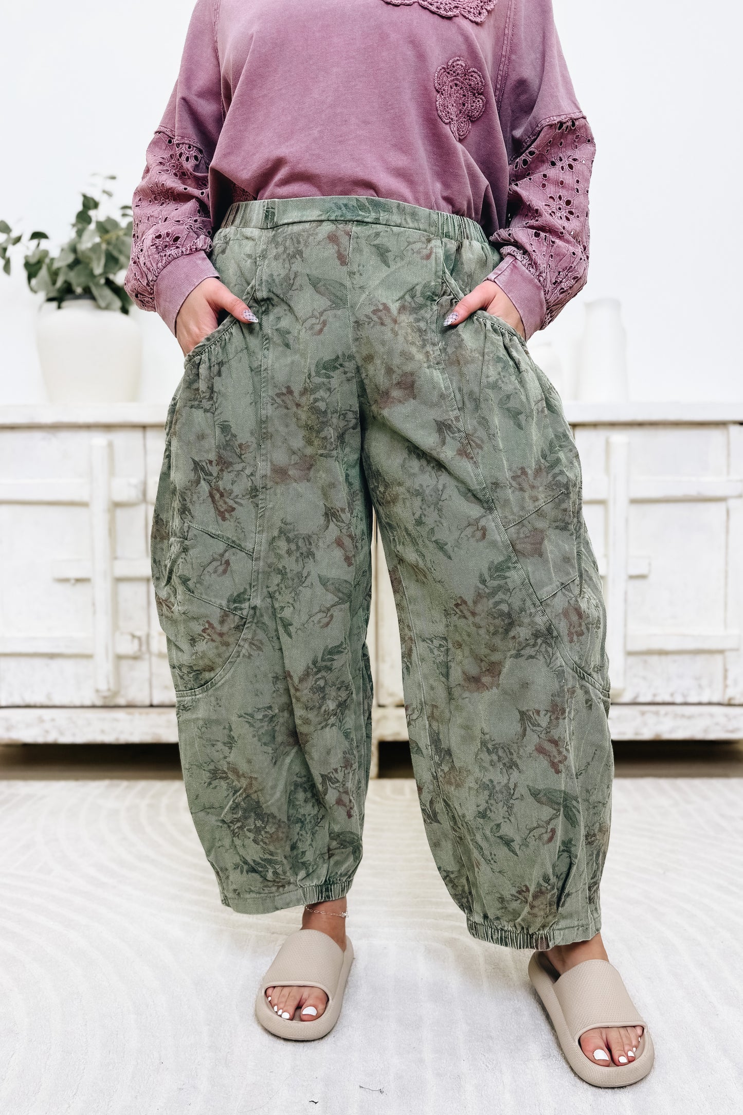 Hidden Bloom Floral Pants - Olive