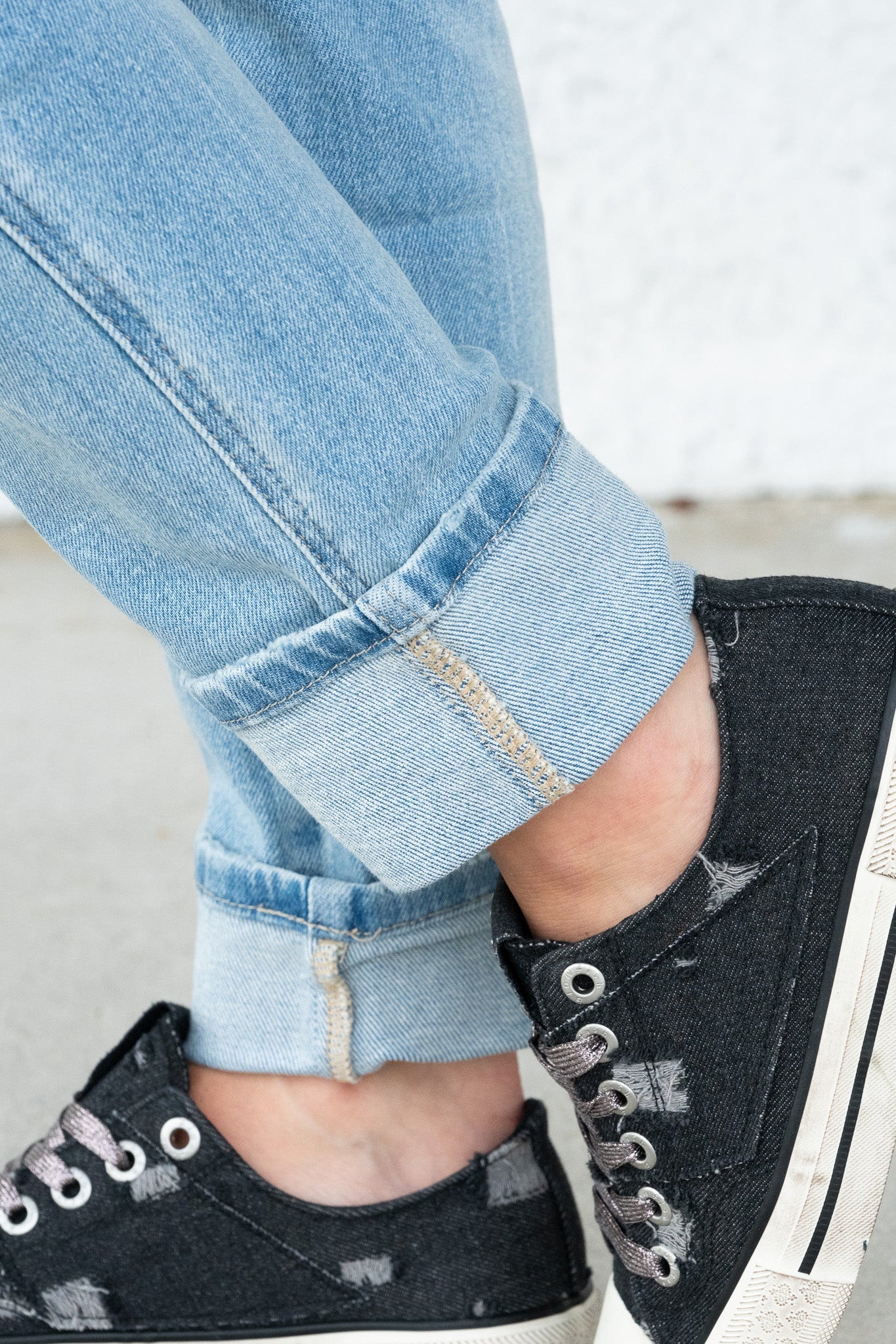 Judy Blue Star Struck Mid Rise Cuff Boyfriend Jeans *JB