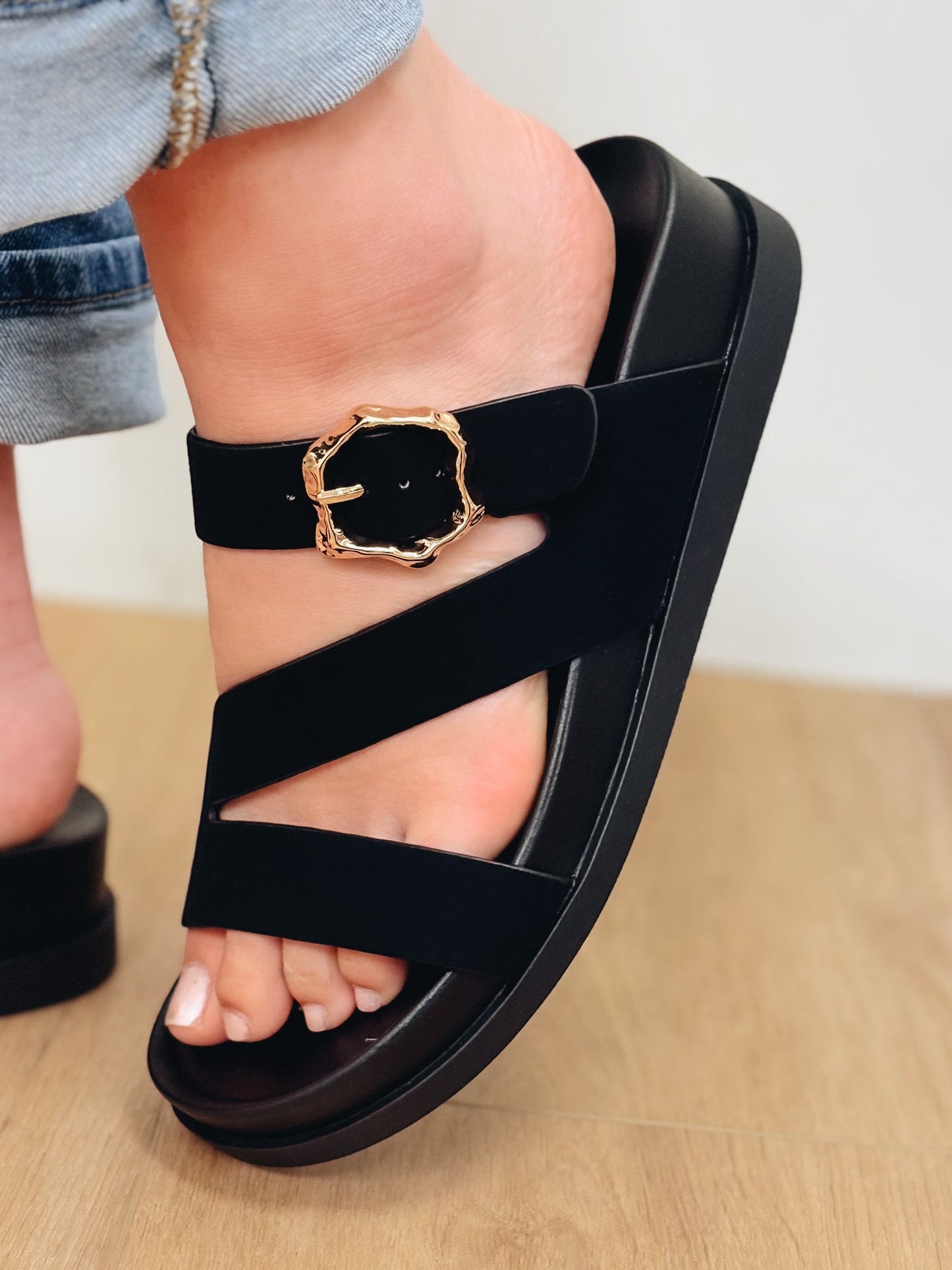 The Astrid Sandals - Black