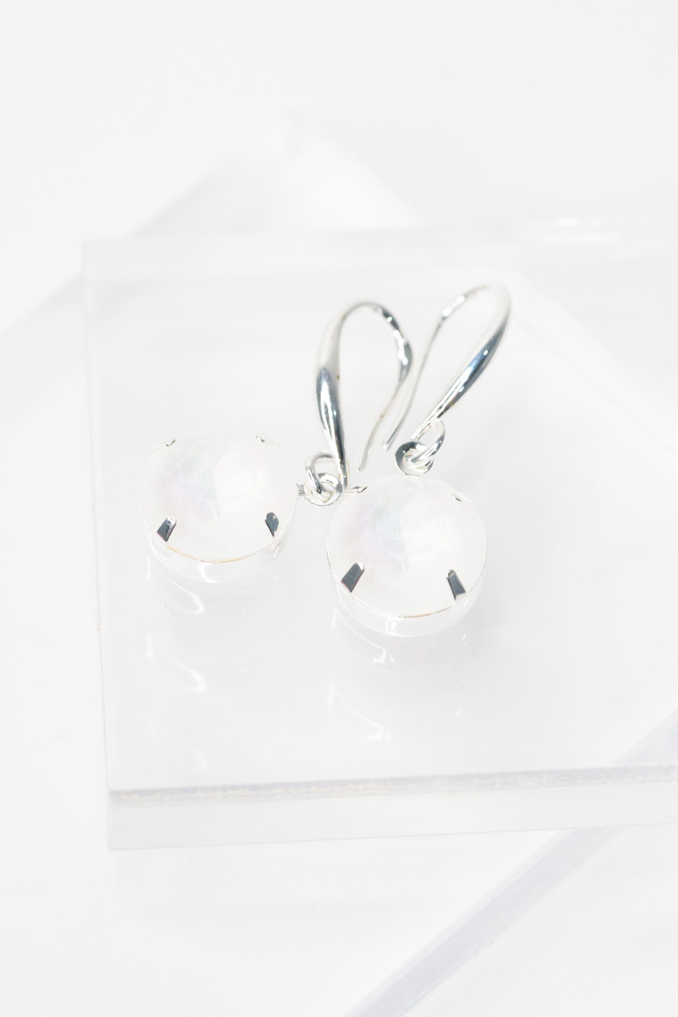 Kaya Earrings - Liquid Metallic Pearl White