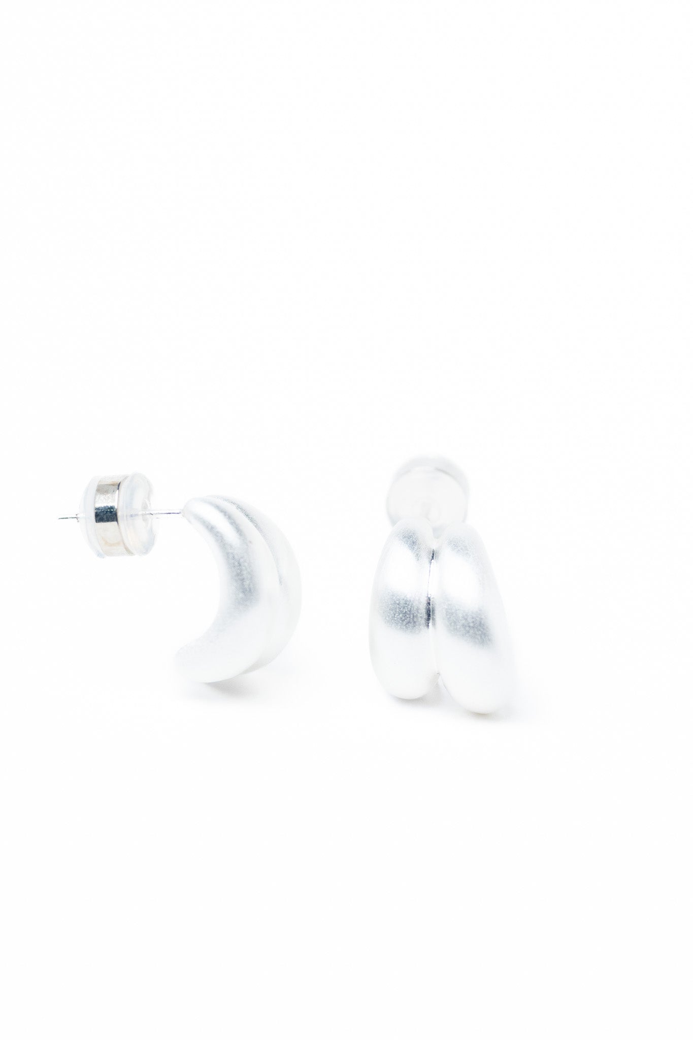 Beverly Earrings - Metallic Pearl White