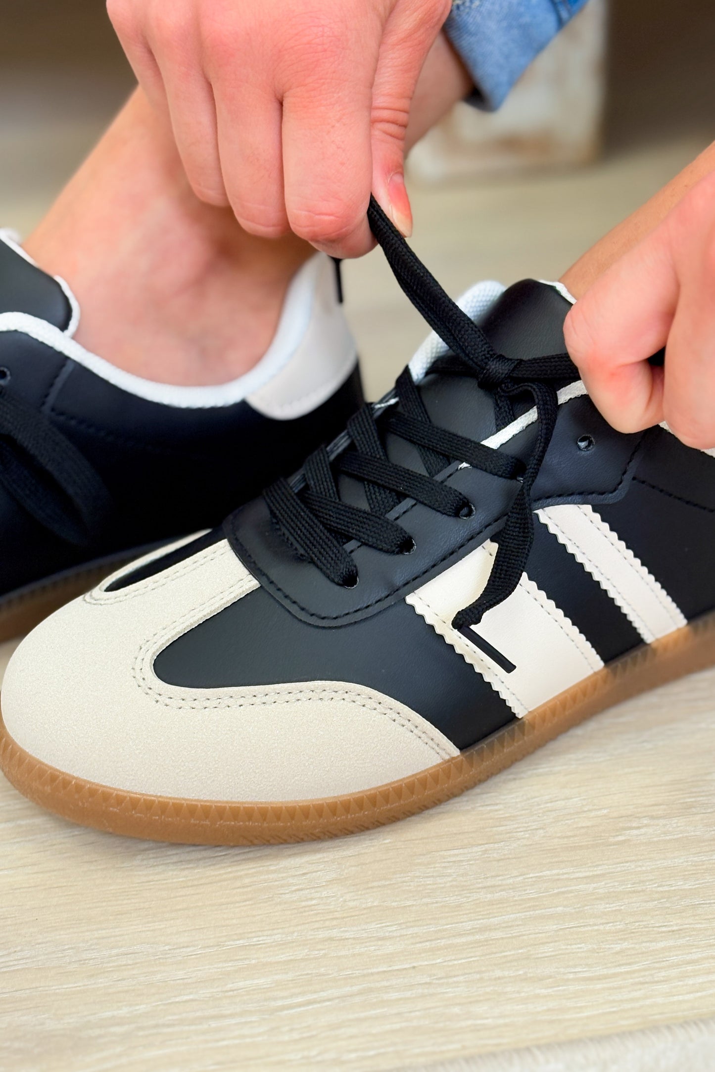 Game Low Top Lifestyle Sneakers - Black Beige