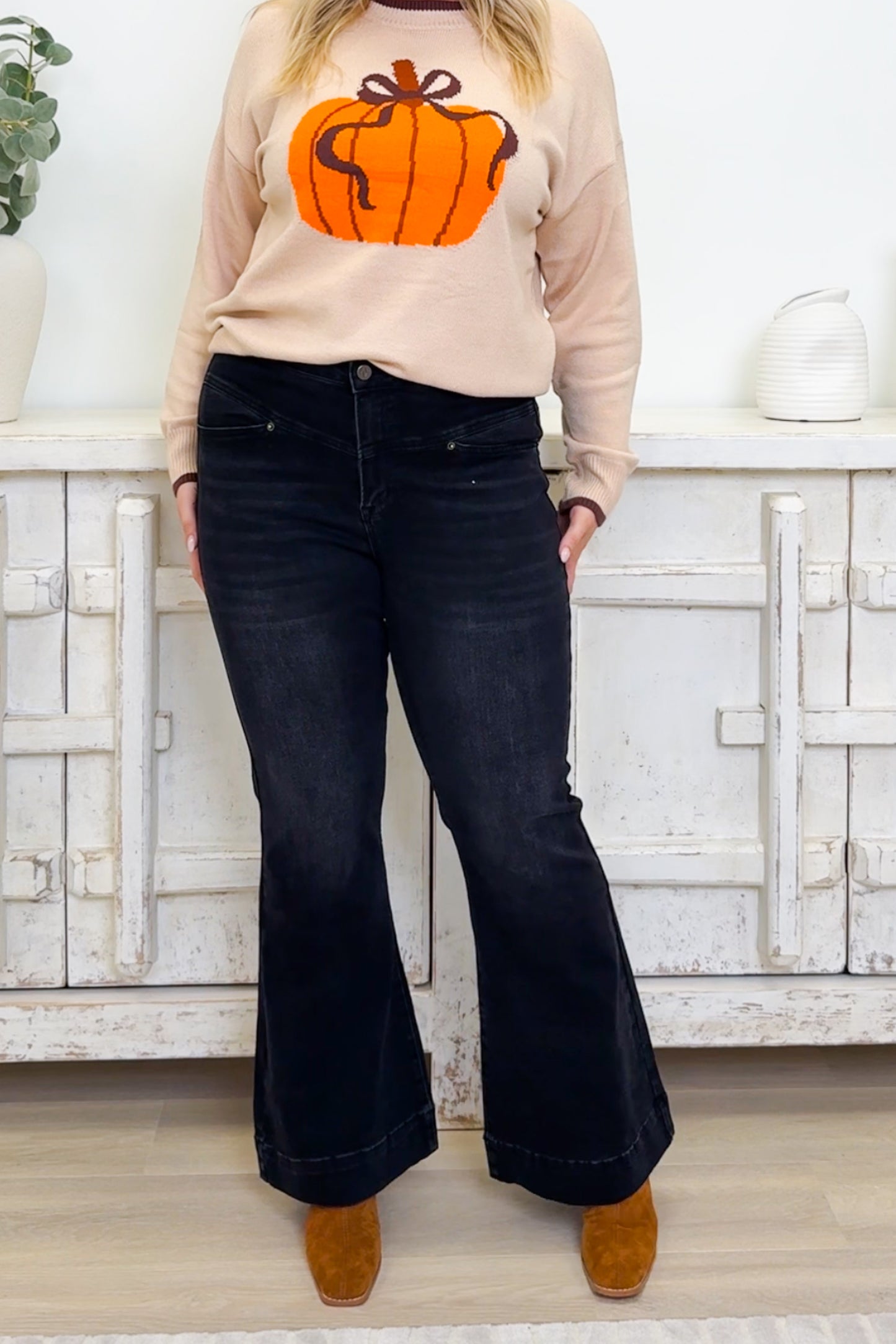Sexy Back by The Denim BAR - Flare Jeans in Washed Black - 3 Inseams
