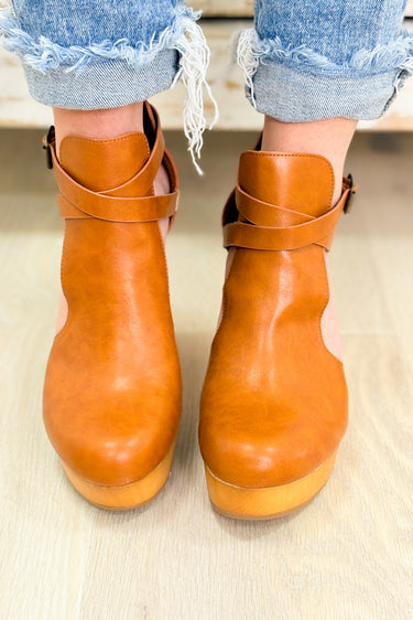 Advanced Strap Up Clogs - Tan