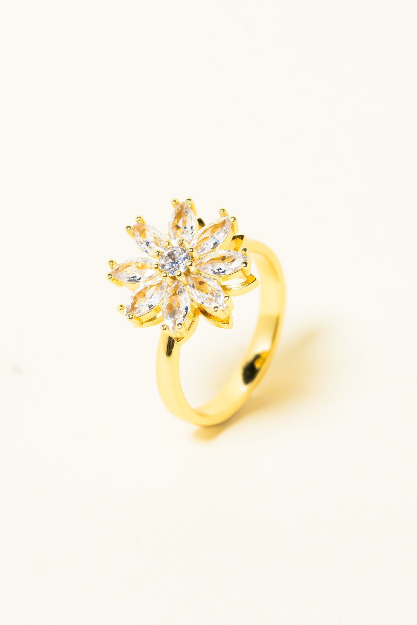 Dancing Daisies Ring - Gold