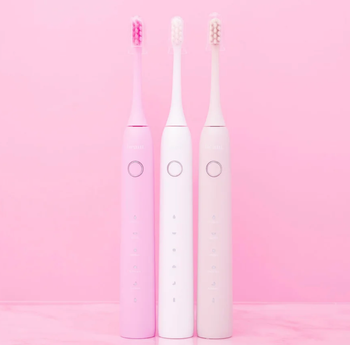 Smile Luv Toothbrush + Mint Whitening Toothpaste