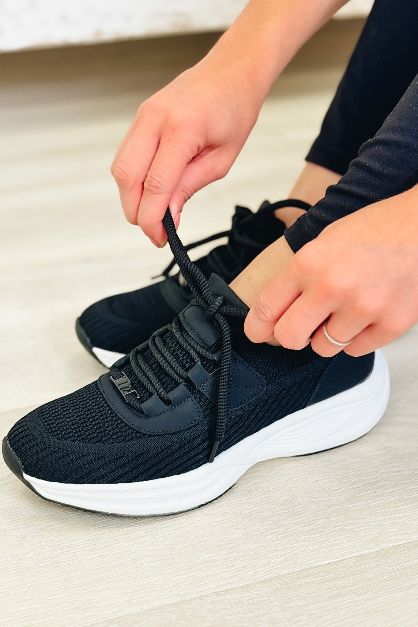 Stride Sneakers - Black