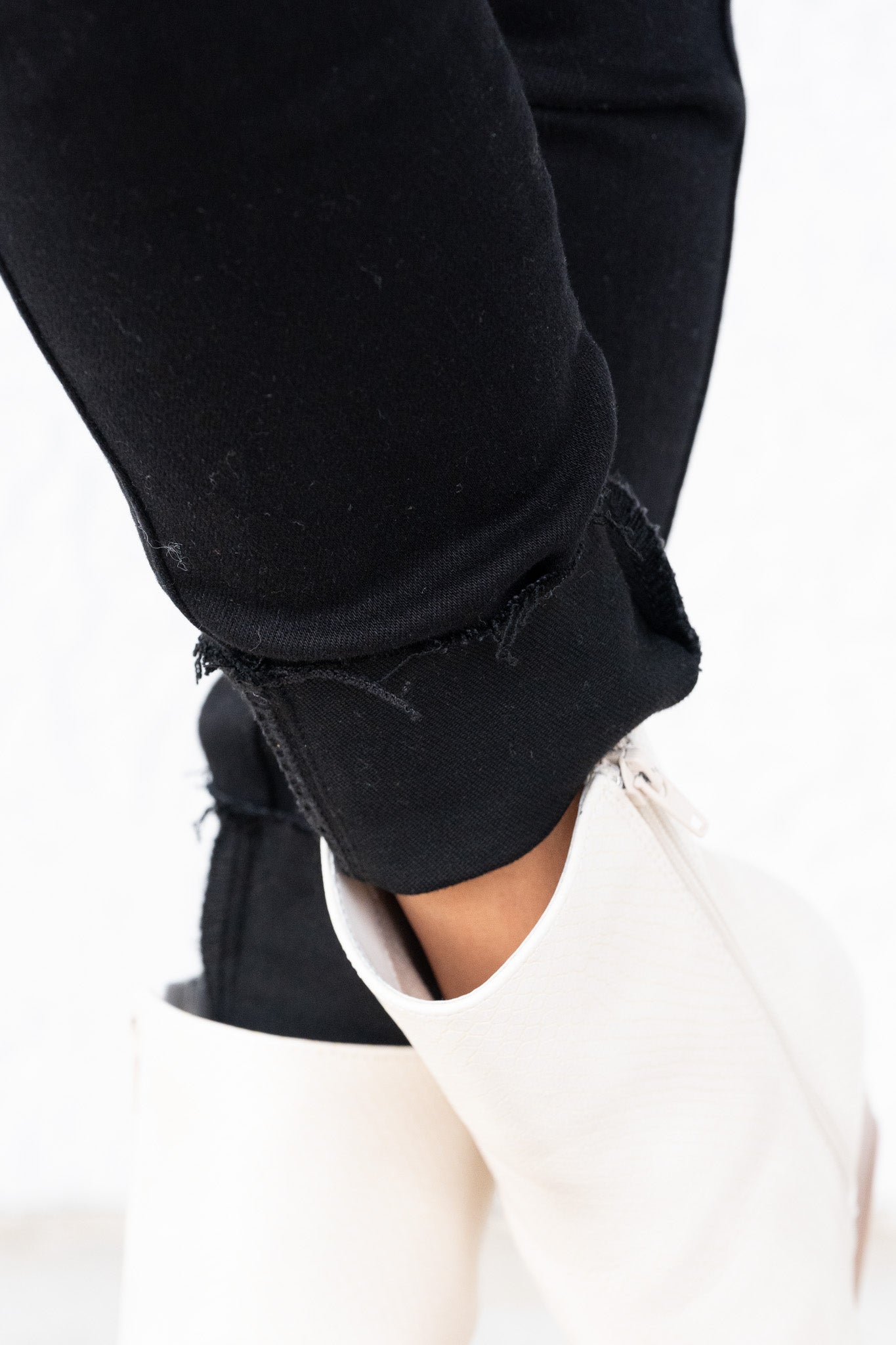 The Date Night By Judy Blue - High Rise Tummy Control Skinny Jeans