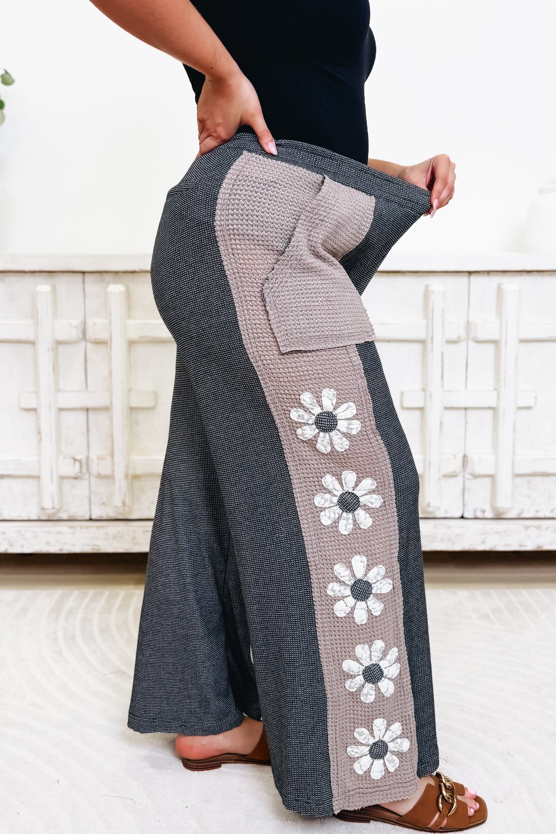 Coming Right Up Floral Leg Pants - Charcoal