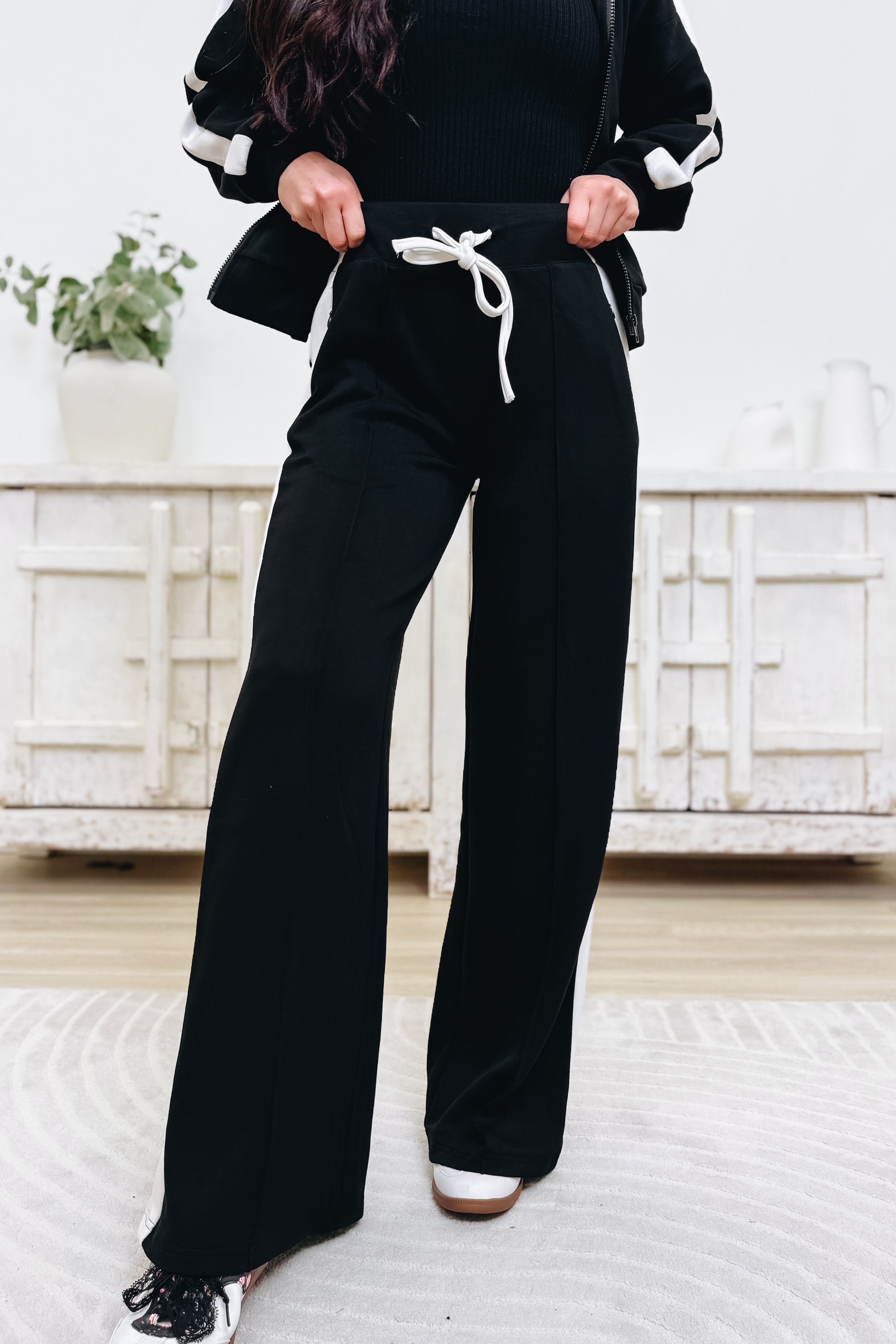 Effortlessly Iconic Pants Set - Black