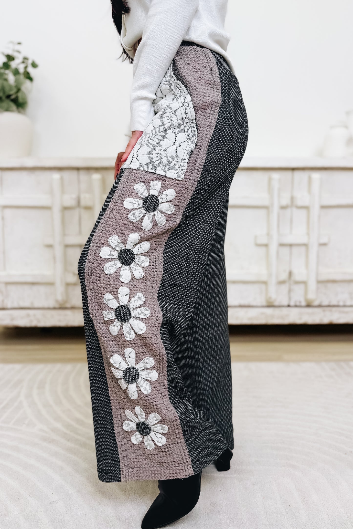 Coming Right Up Floral Leg Pants - Charcoal