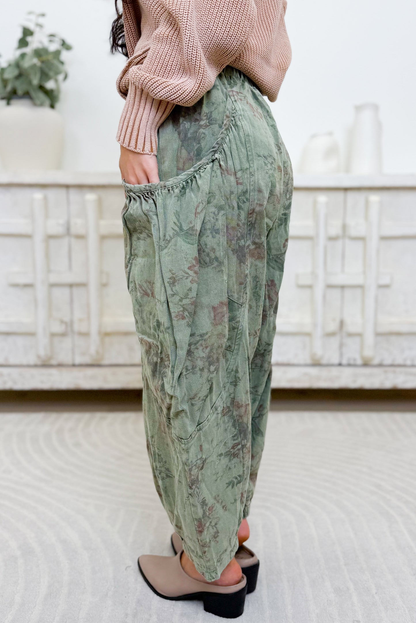 Hidden Bloom Floral Pants - Olive