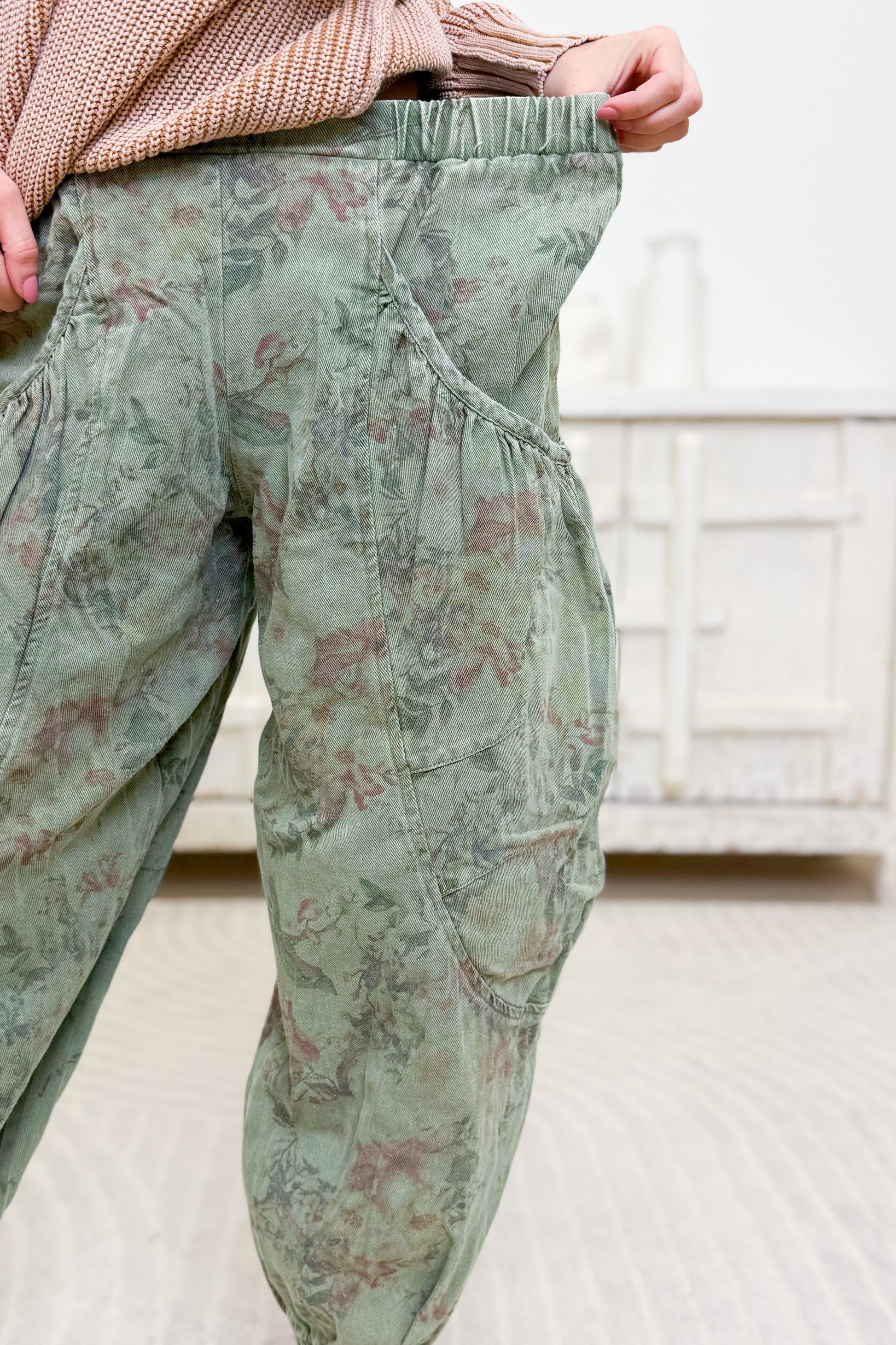 Hidden Bloom Floral Pants - Olive