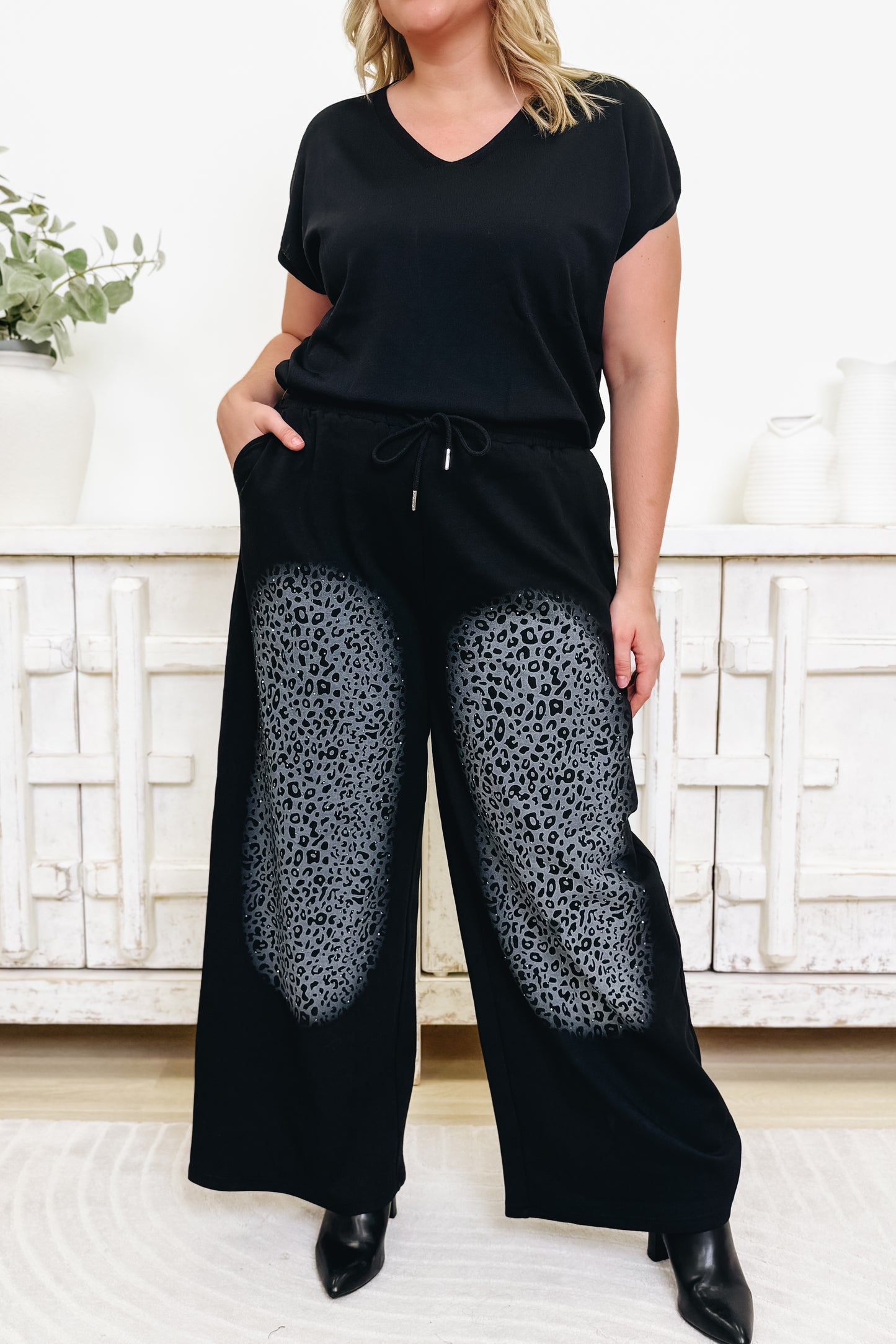 Catch Me In These Leopard Pants - Black