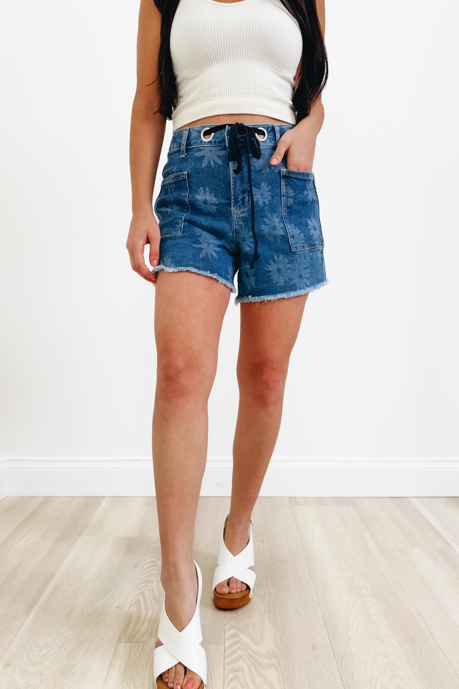 Sunlit Daisy Shorts - Denim Blue