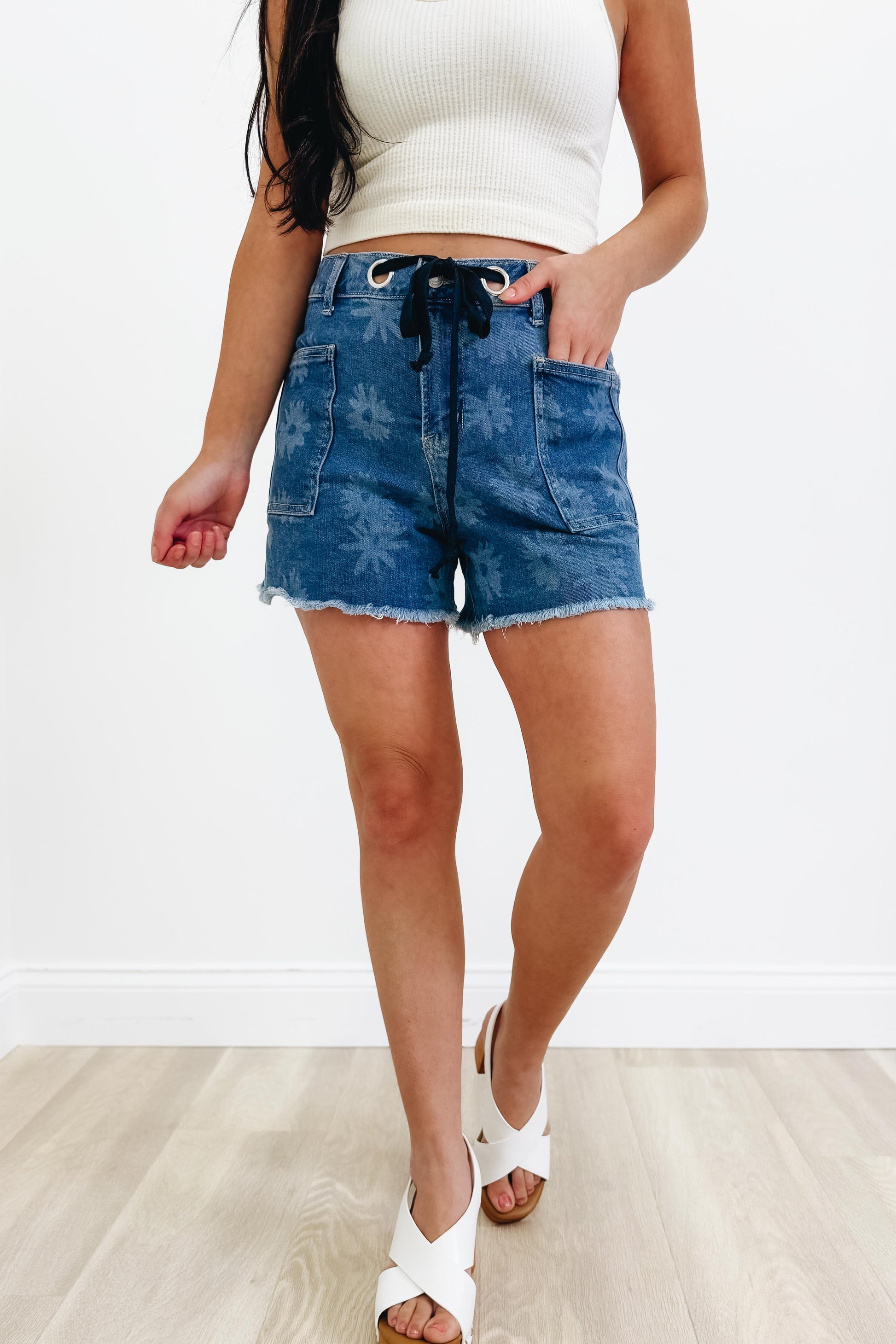 Sunlit Daisy Shorts - Denim Blue