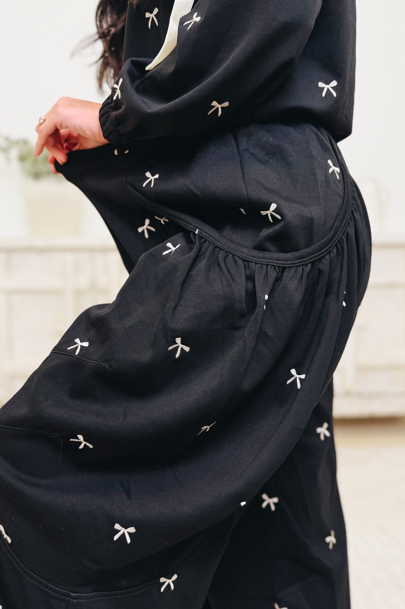 Ribbon Cutting Ceremony Barrel Jogger Pants - Black