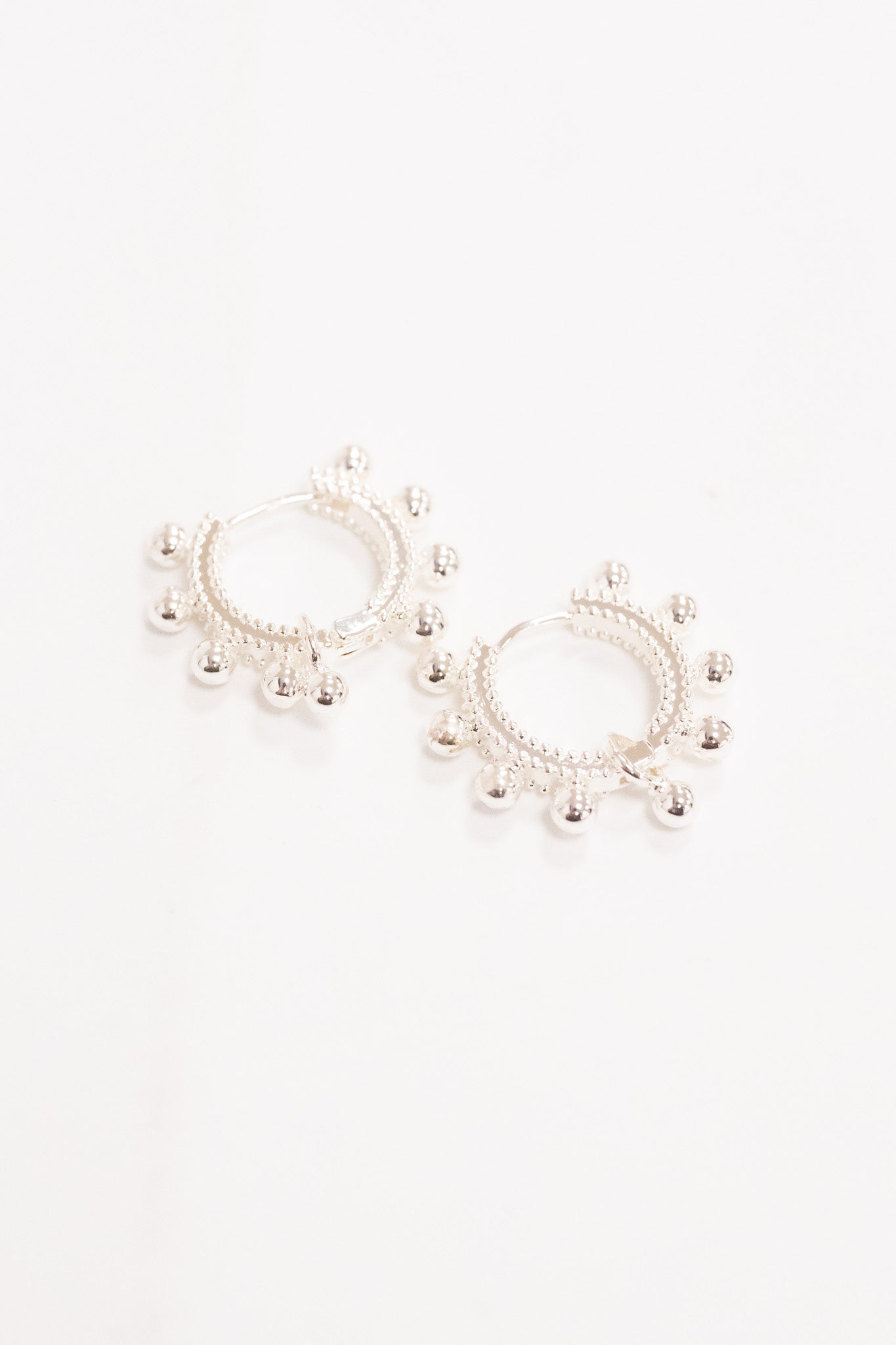 Spinning Earrings - Liquid Metallic Pearl White