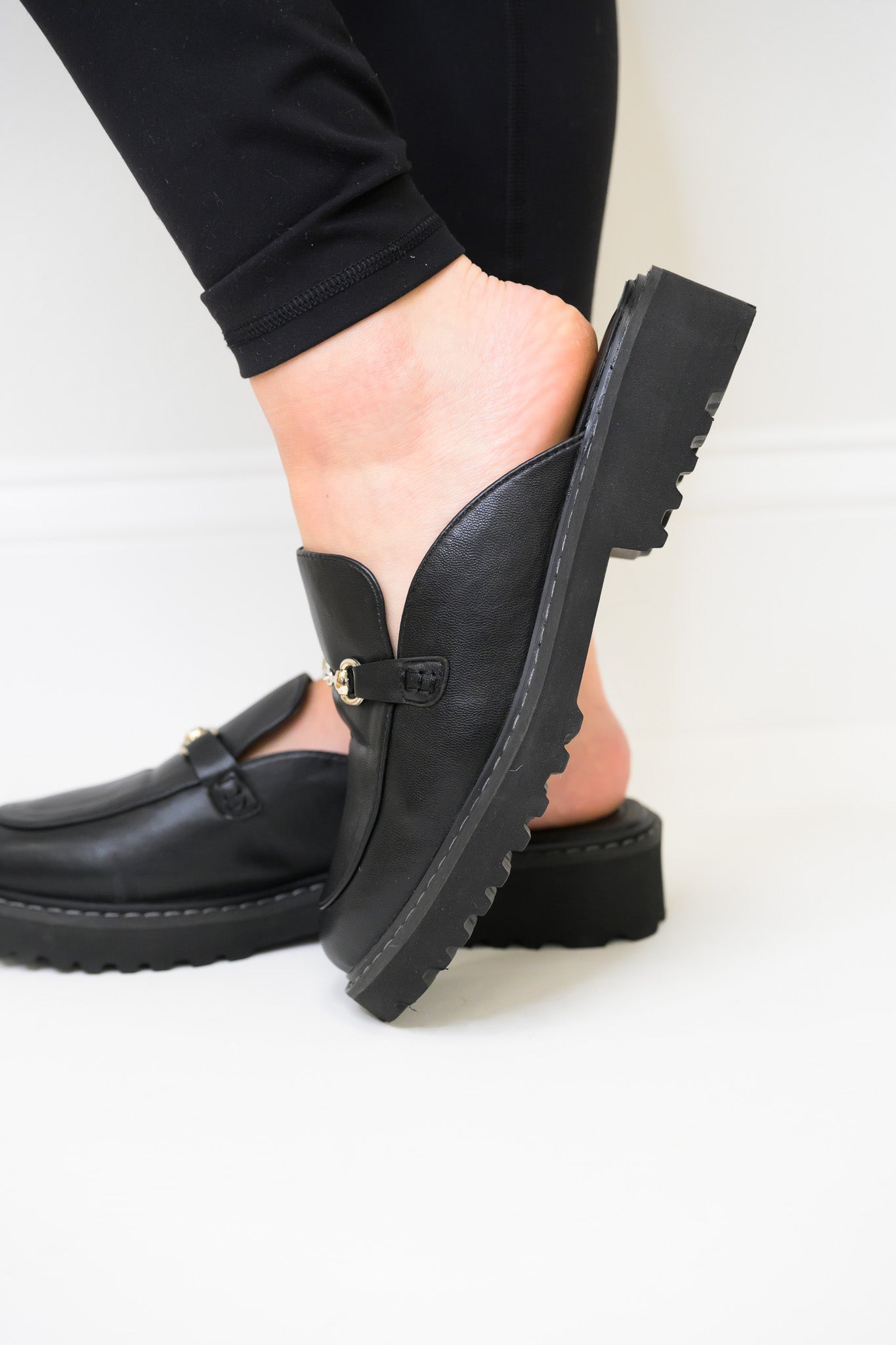 Corky's Wingin It Mules - Black Smooth