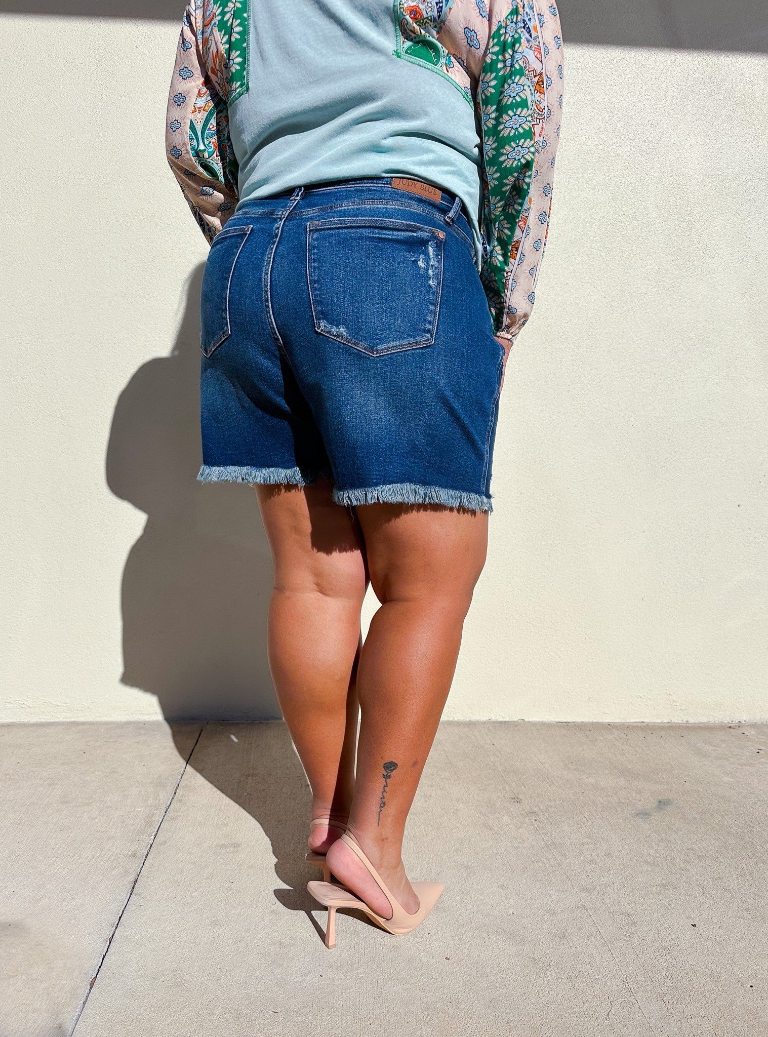 Judy Blue Here Comes The Sun High Rise Rigid Magic Frayed Hem Shorts