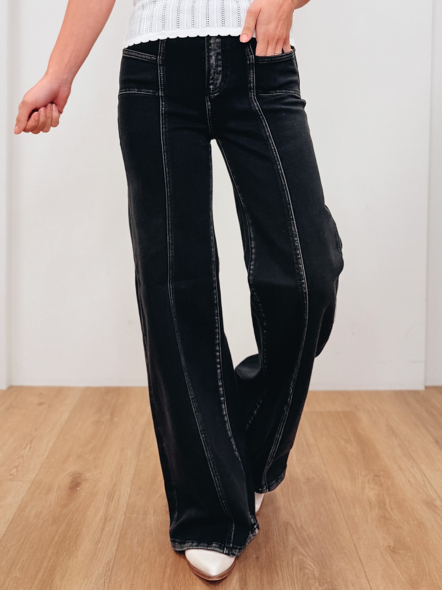 Got The Feeling By Risen - Mid Rise Wide Jeans - Black