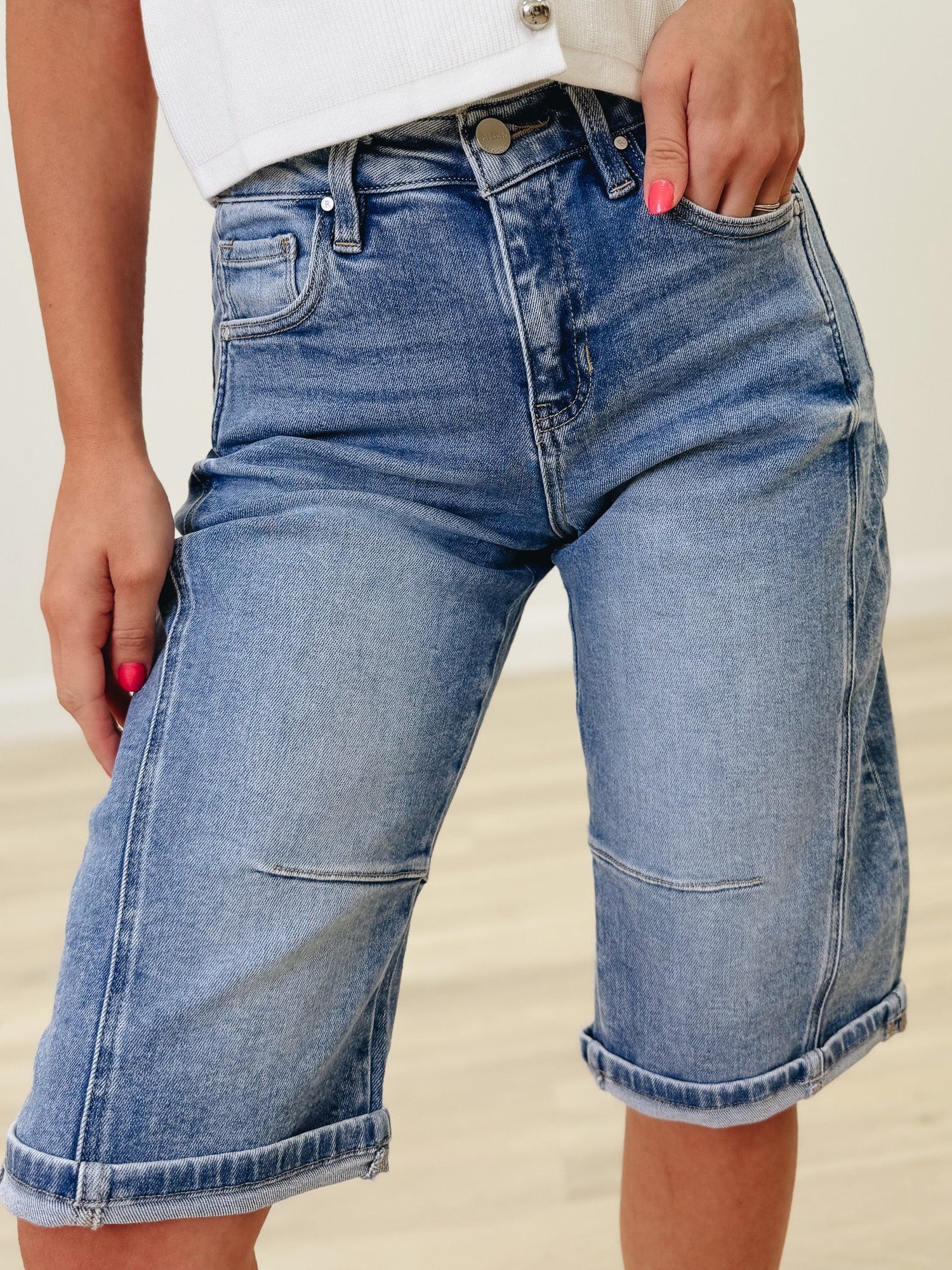 Graceful Passion By Risen - Mid Rise Fit Barrel Long Cuffed Shorts - Medium