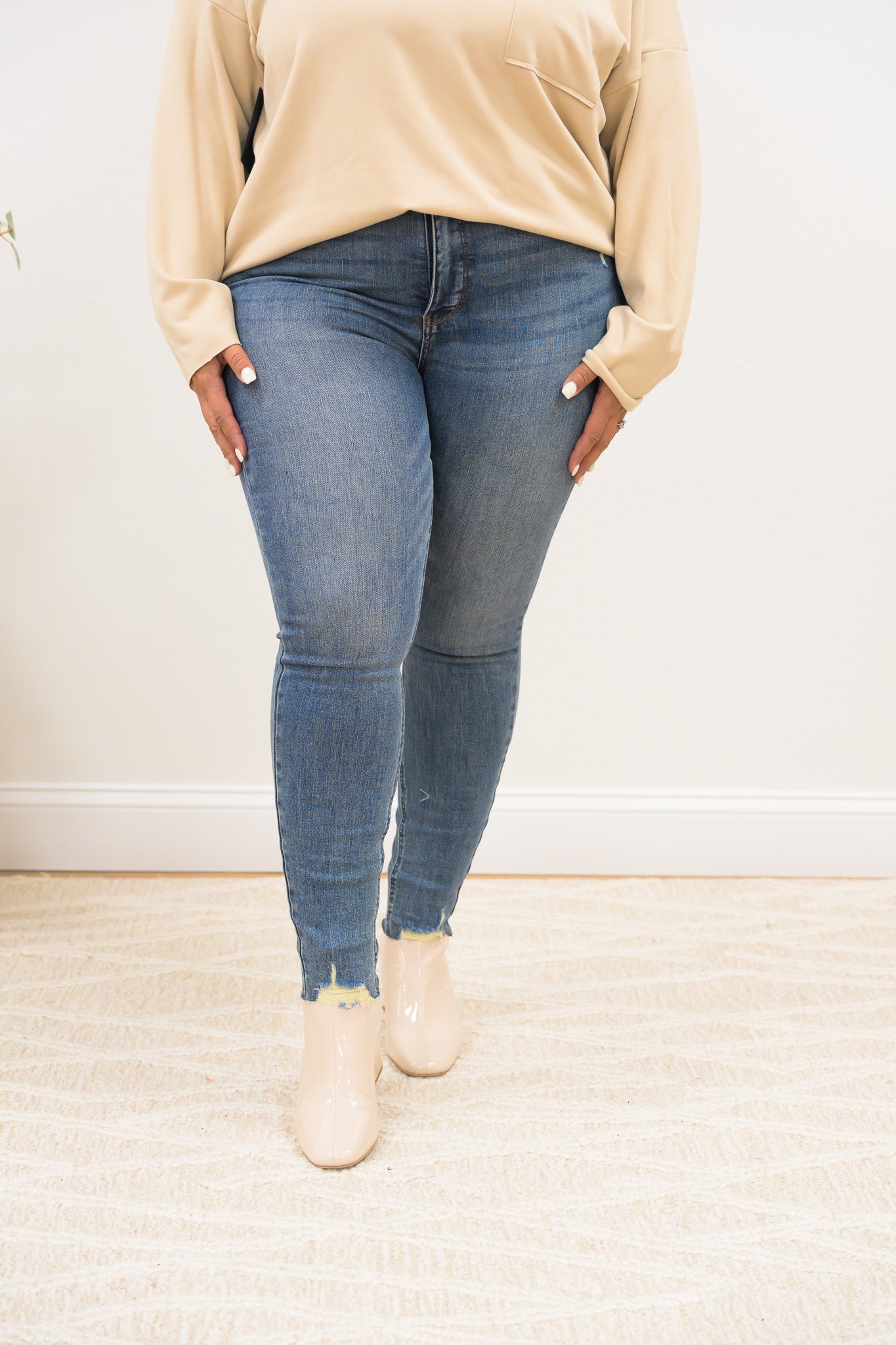 Main Squeeze By Judy Blue - High Rise Tummy Control Vintage Hem Destroy Skinny Jeans