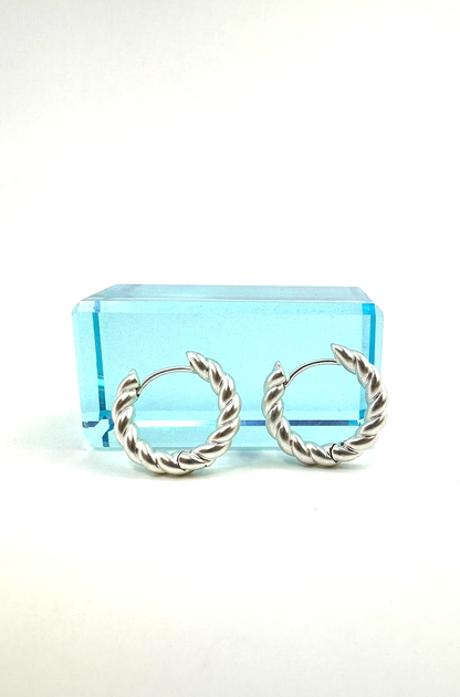 Leilani Earrings - Metallic Pearl White