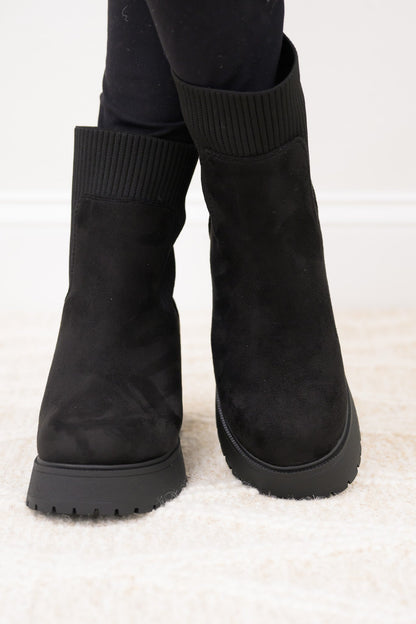 Super Chunky Chelsea Ankle Booties - Black