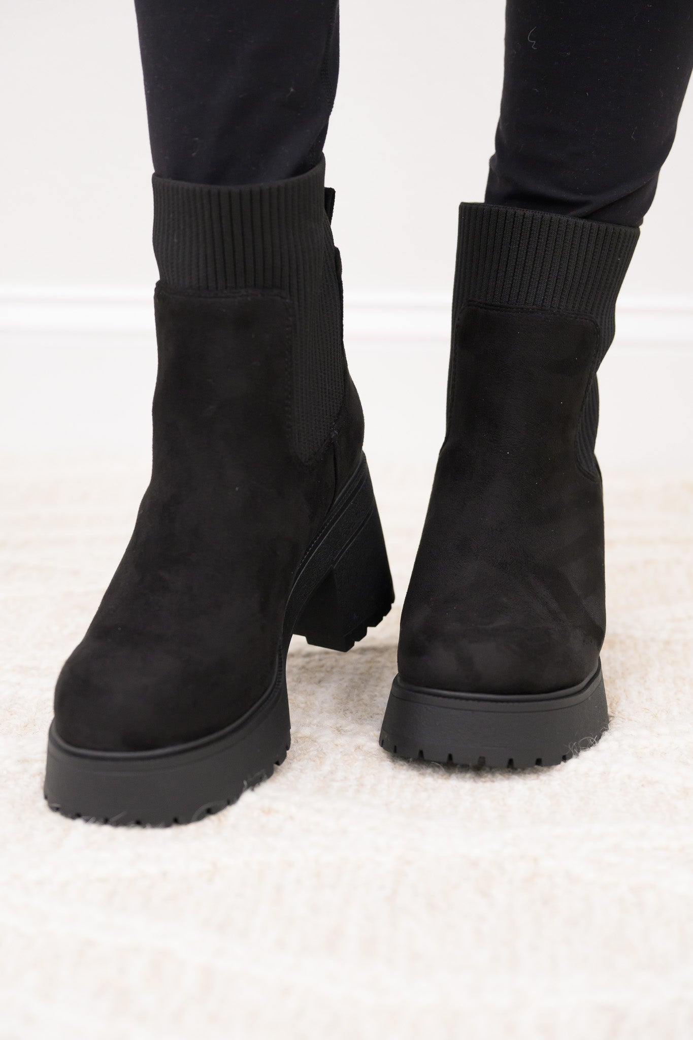 Super Chunky Chelsea Ankle Booties - Black