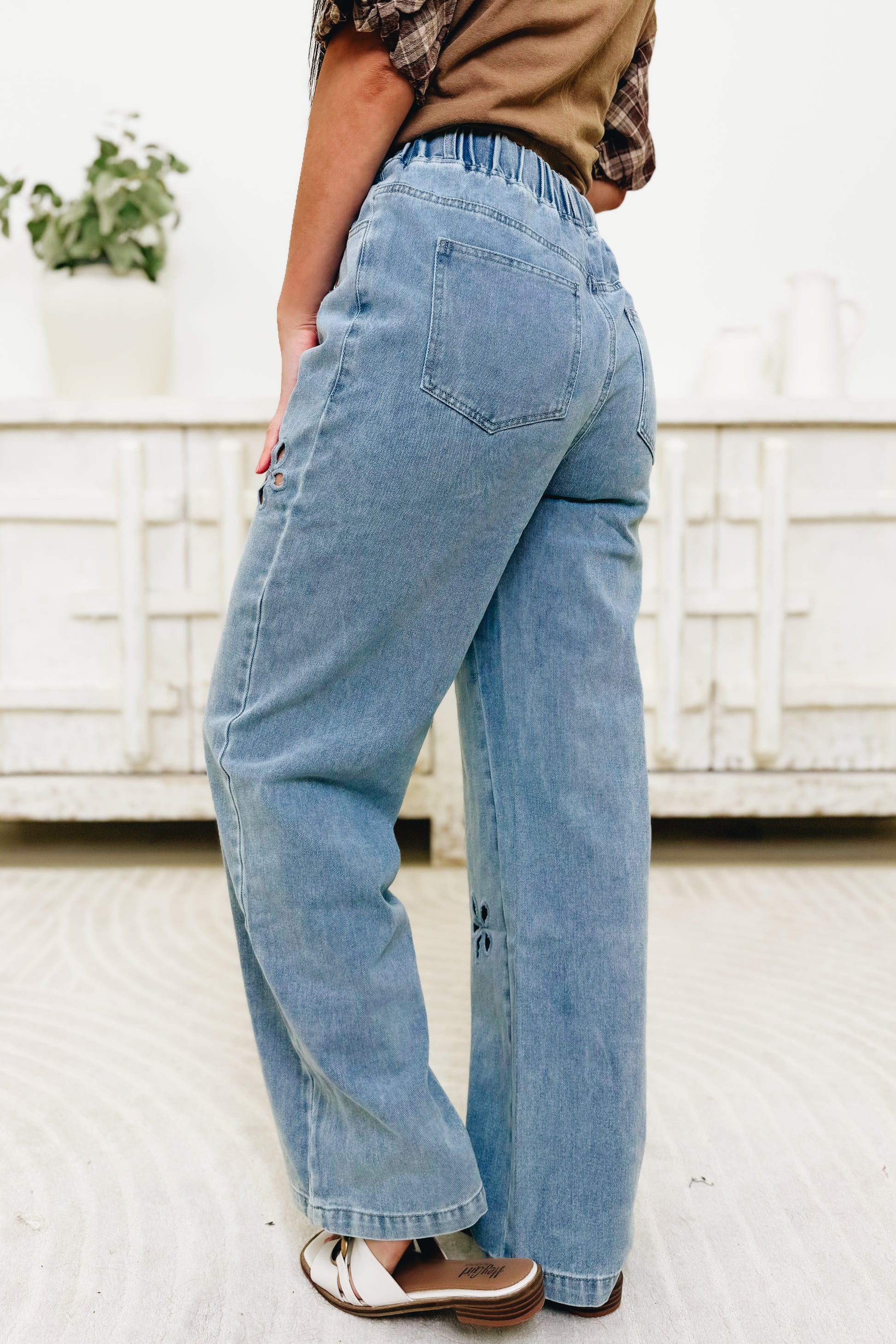 Make Your Mark Floral Pants - Light Blue