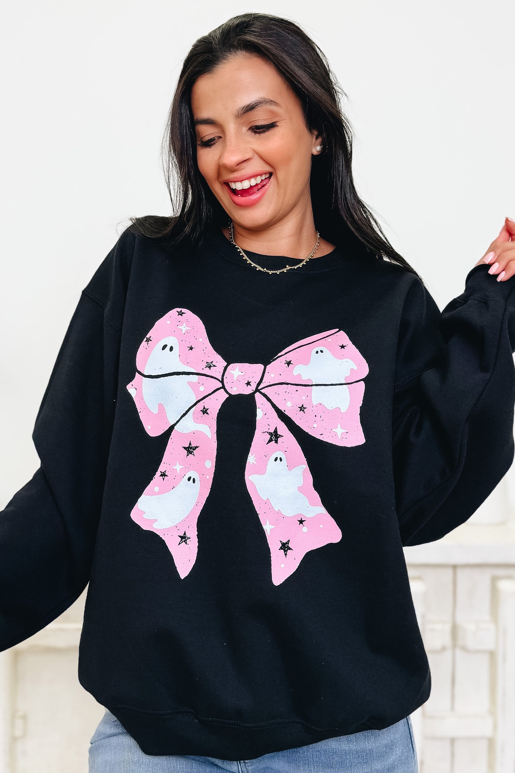 Ghost Bow Graphic Sweatshirt