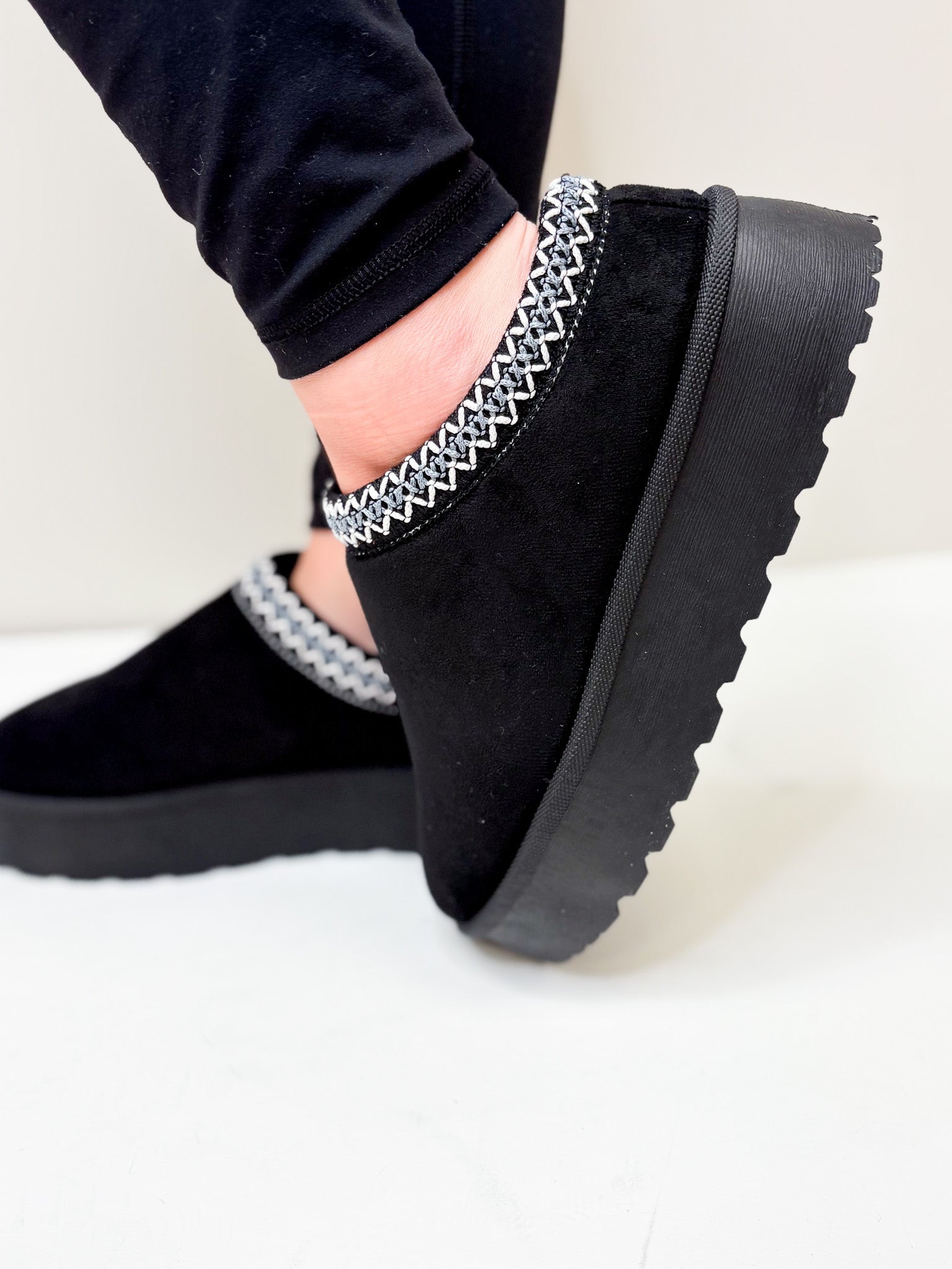 The Brigham Slippers - Black