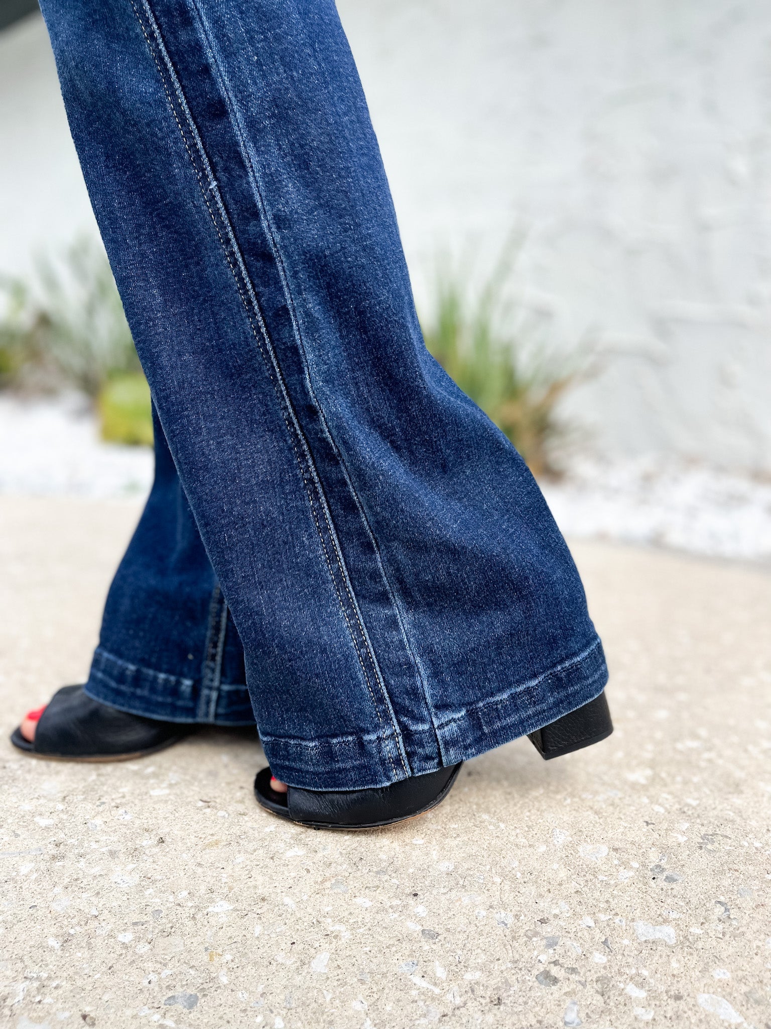 Coast To Coast By Judy Blue - High Rise Side Seam Flair Jeans