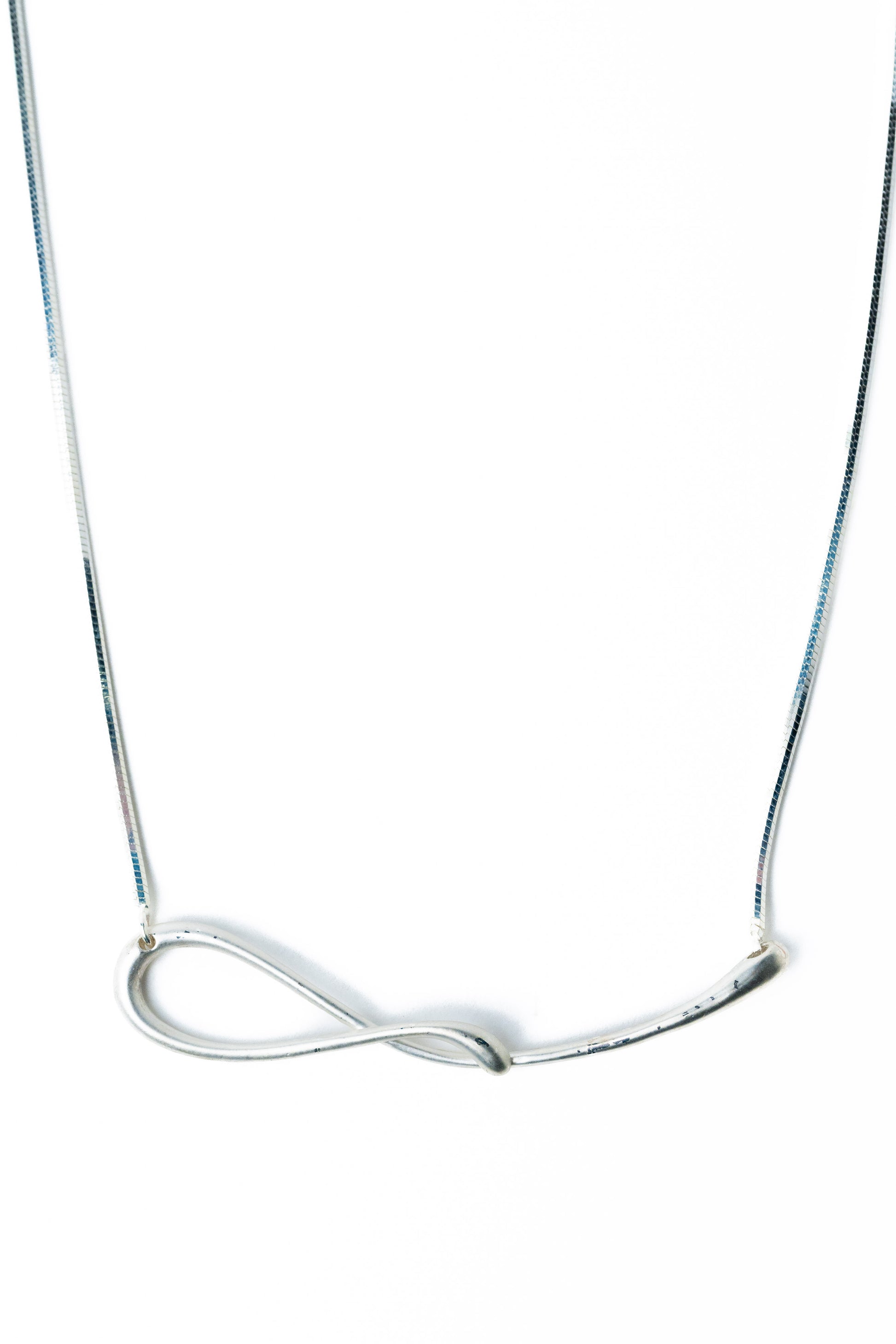 Summer Waves Necklace - Liquid Metallic Pearl White