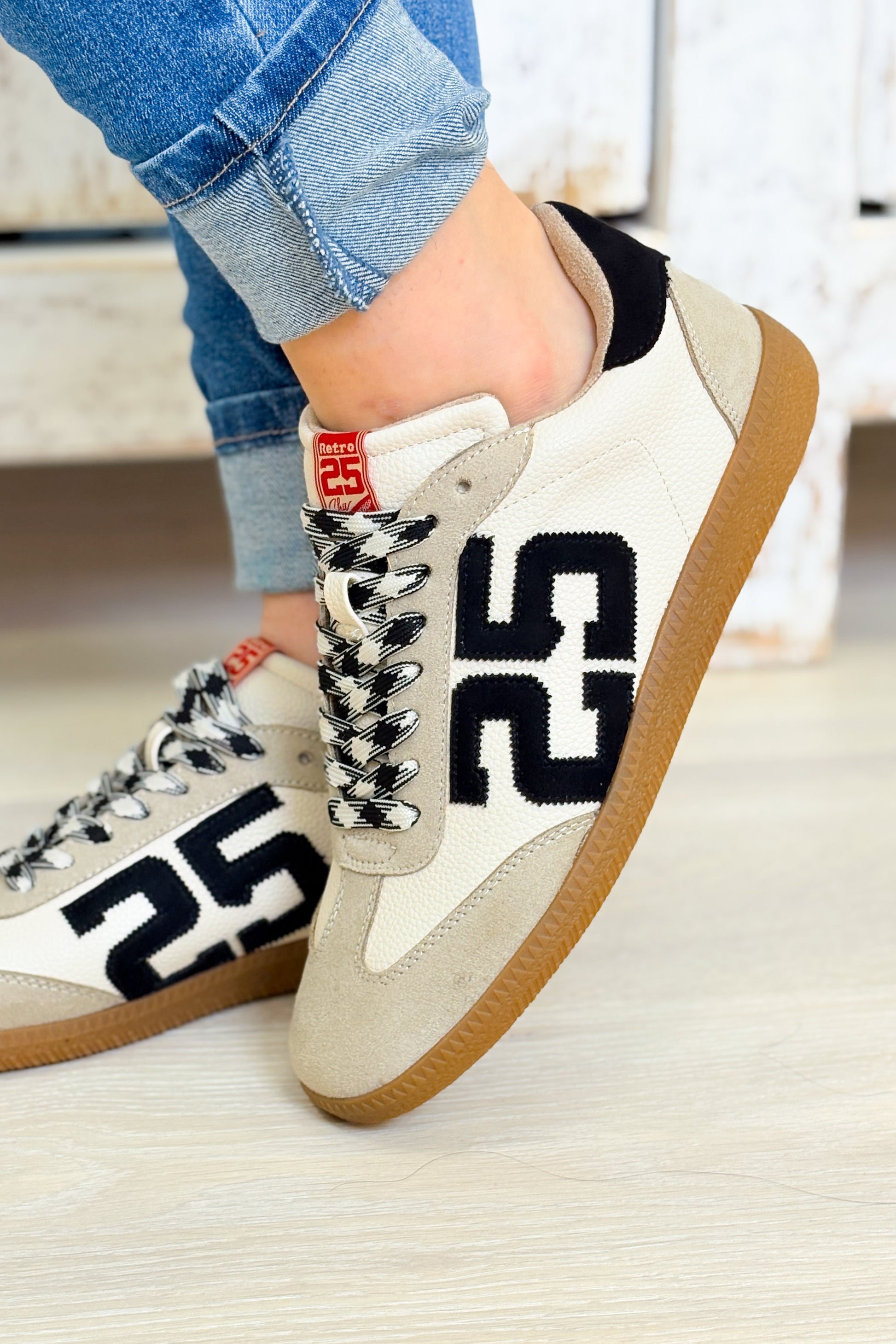 Shu Shop Retro 25 Sneakers - Black White