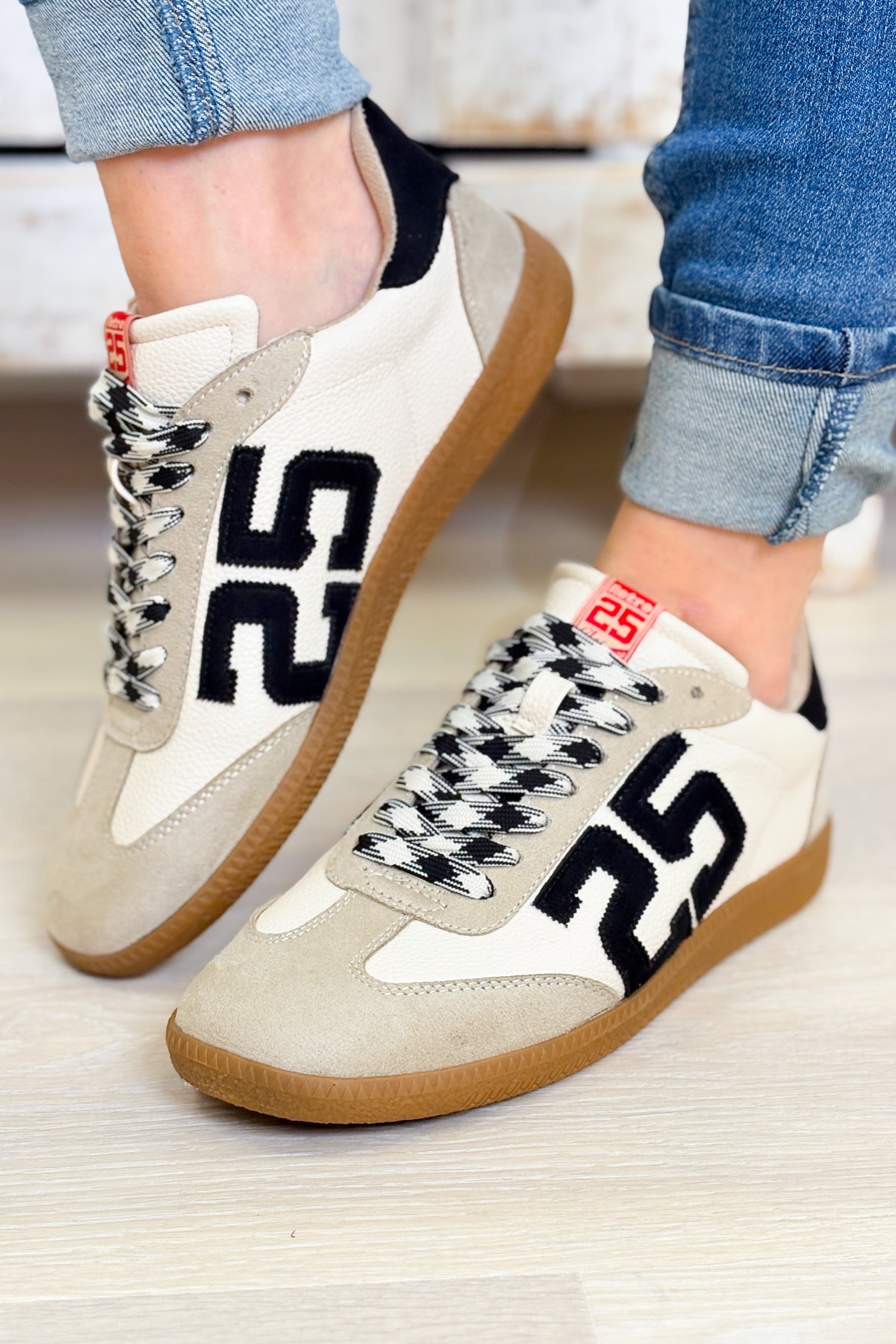 Shu Shop Retro 25 Sneakers - Black White