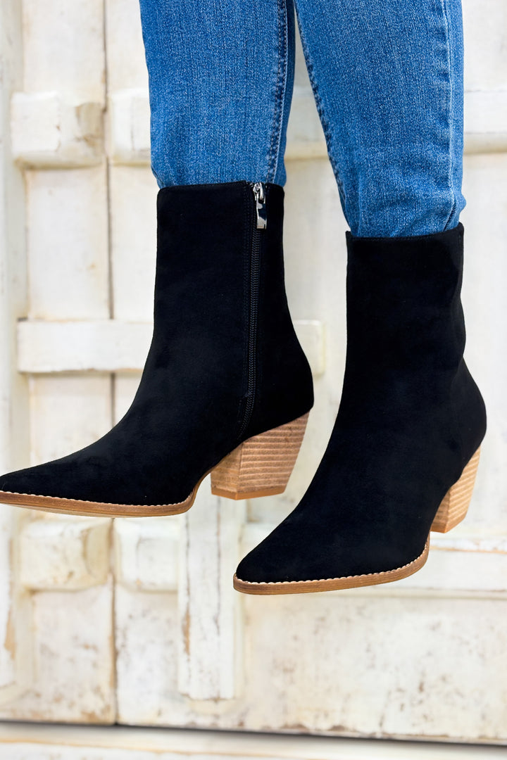 Arisa Pointed Toe Cowboy Block Heel Ankle Boots - Black