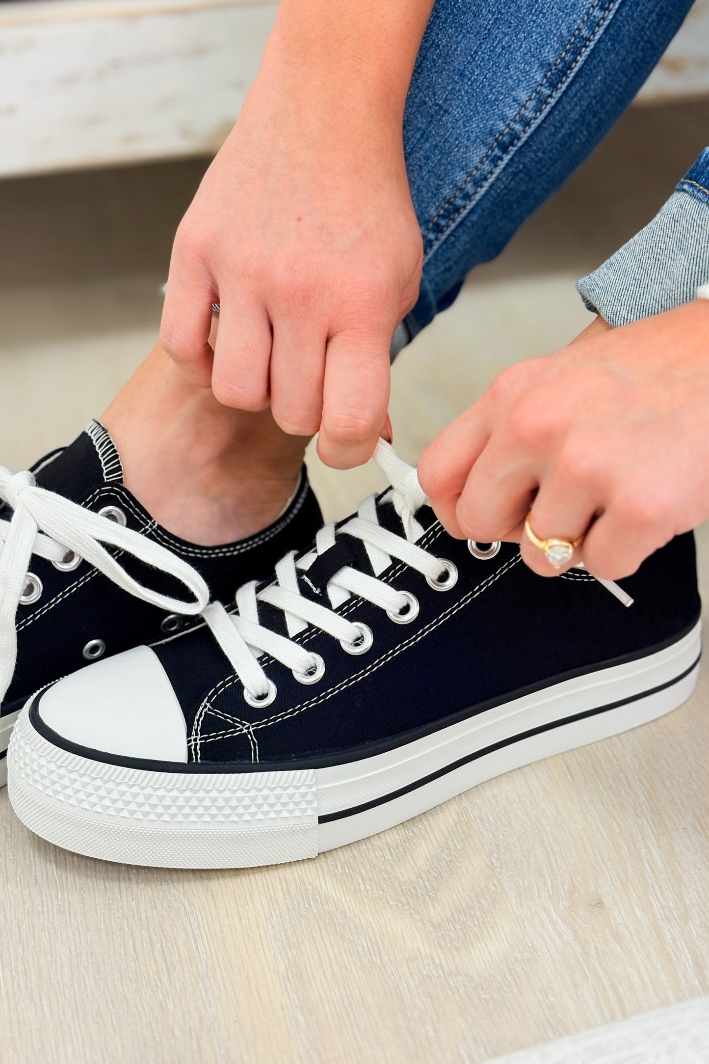 Lizzy Semi Platform Low Sneakers - Black