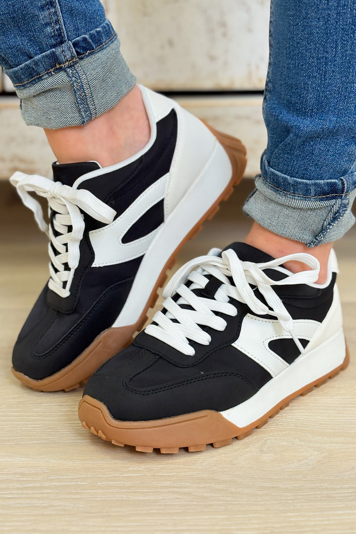 Round Lug Sole Stripe Sneakers - Black White