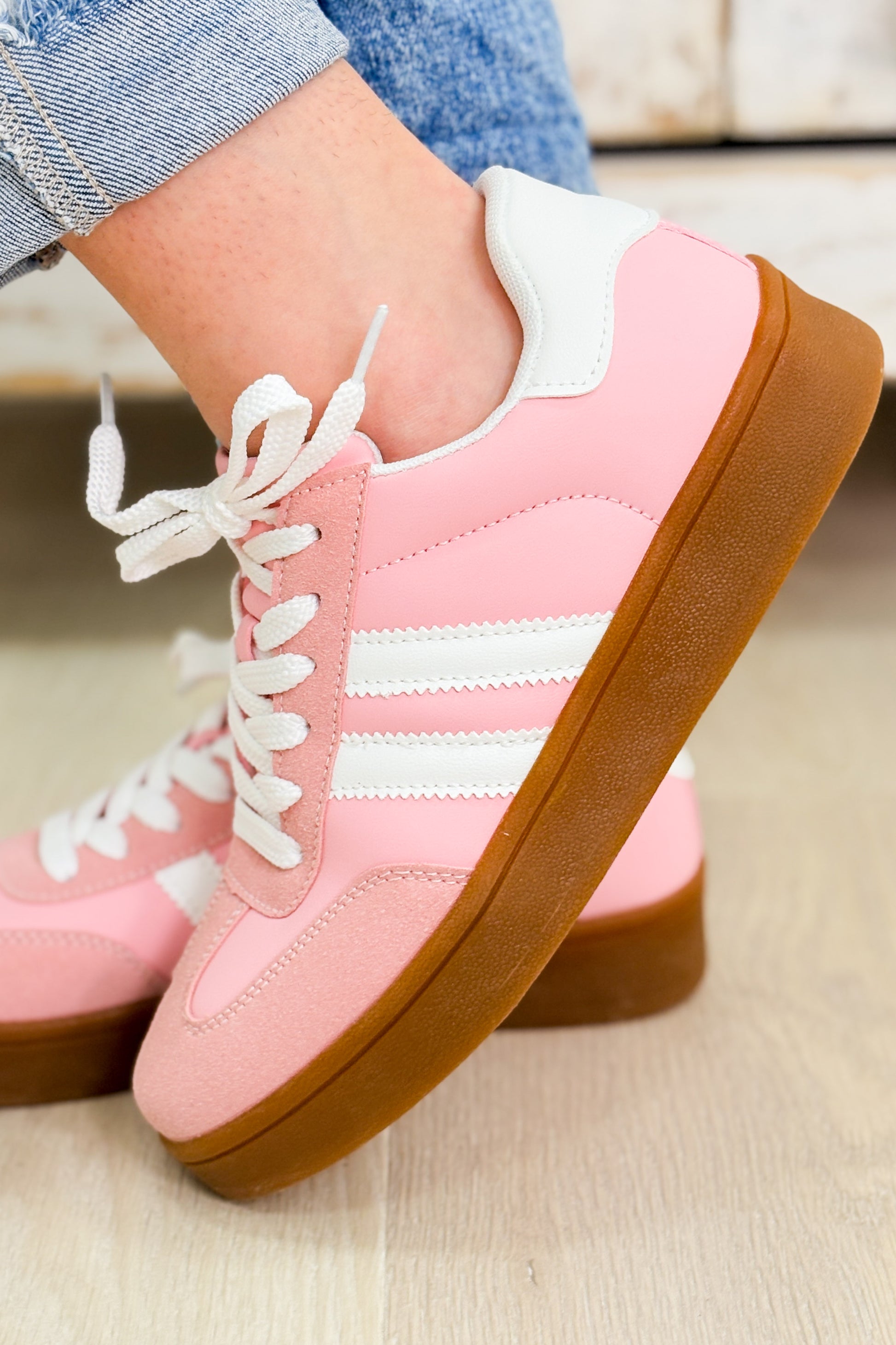 Lisa Gum Sole Sneakers - Pink