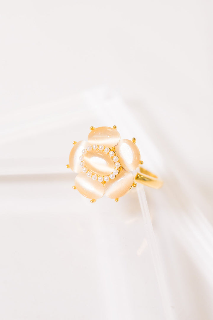 Beautiful Flower Ring - Cream Opal