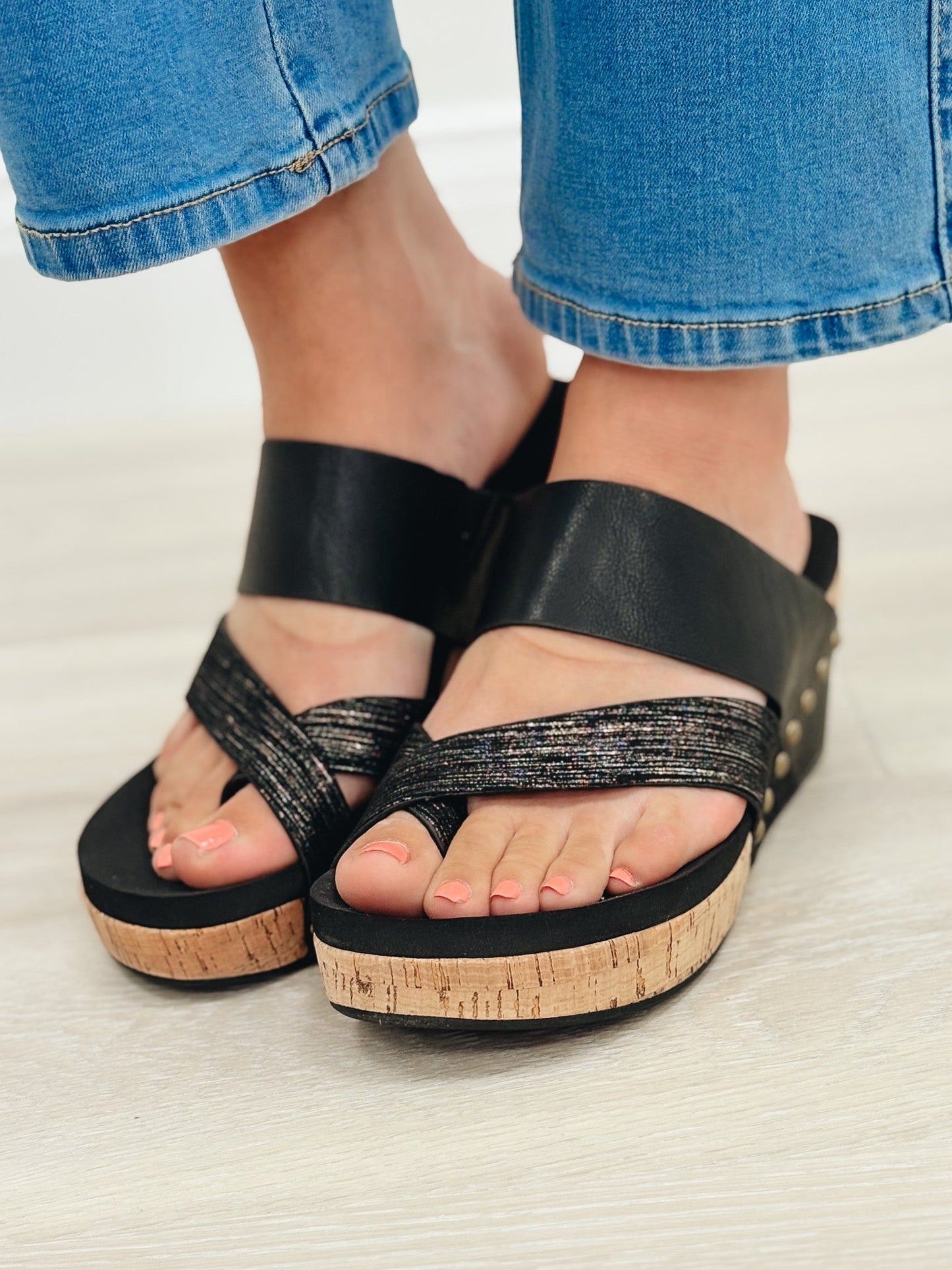 Corky's Bashful Wedge - Black