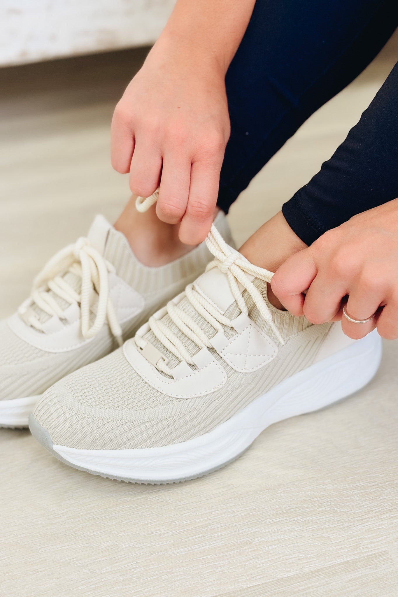 Stride Sneakers - Cream