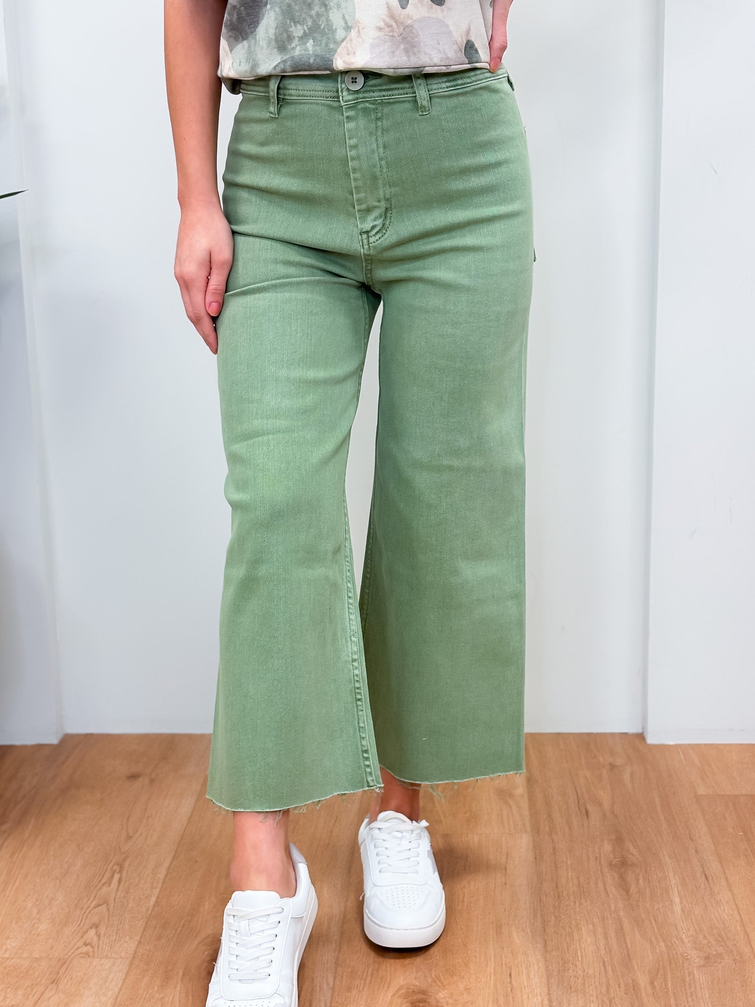 Holding On To This Pants - 3 Colors!
