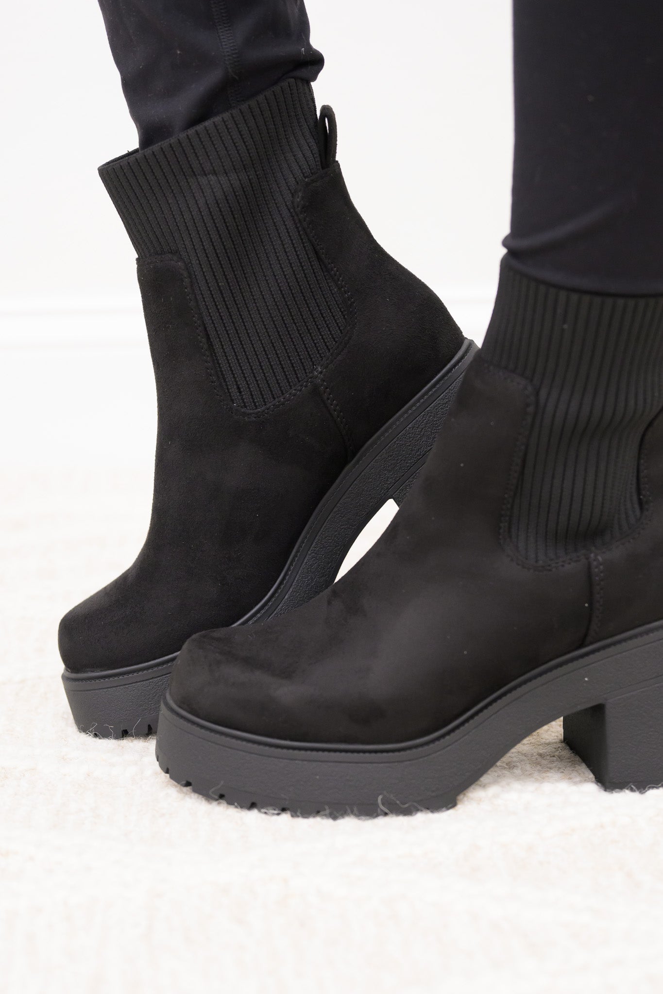Super Chunky Chelsea Ankle Booties - Black